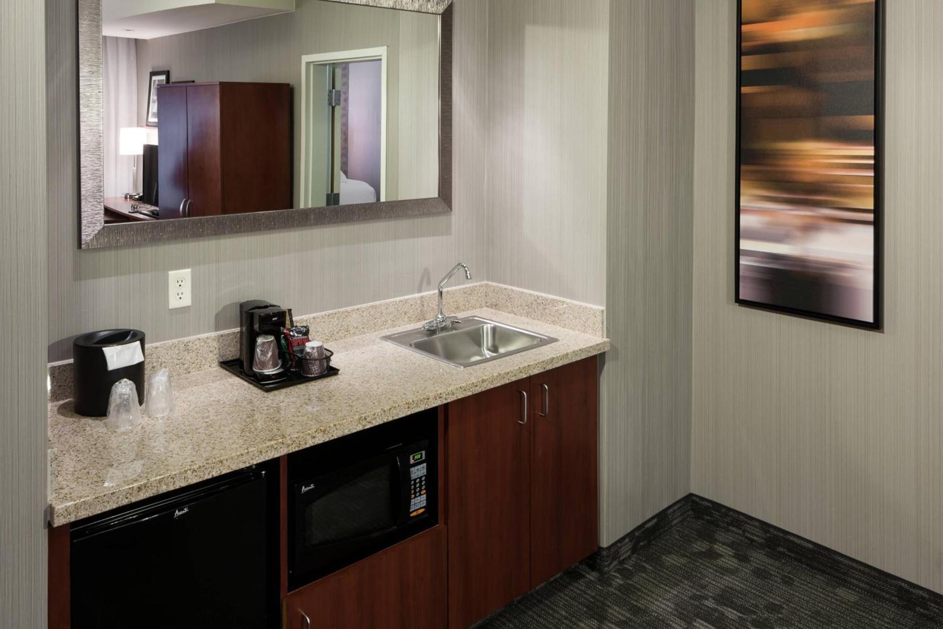 Courtyard by Marriott Santa Clarita Valencia photo 13