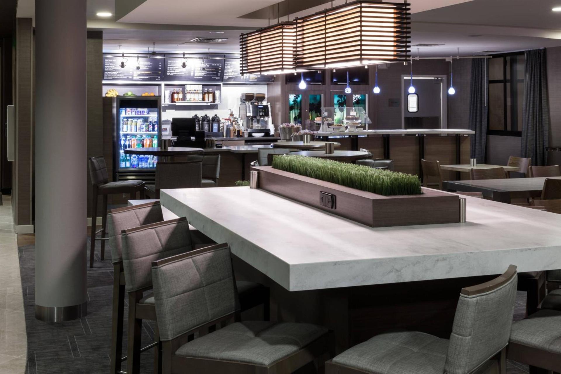 Courtyard by Marriott Santa Clarita Valencia photo 18