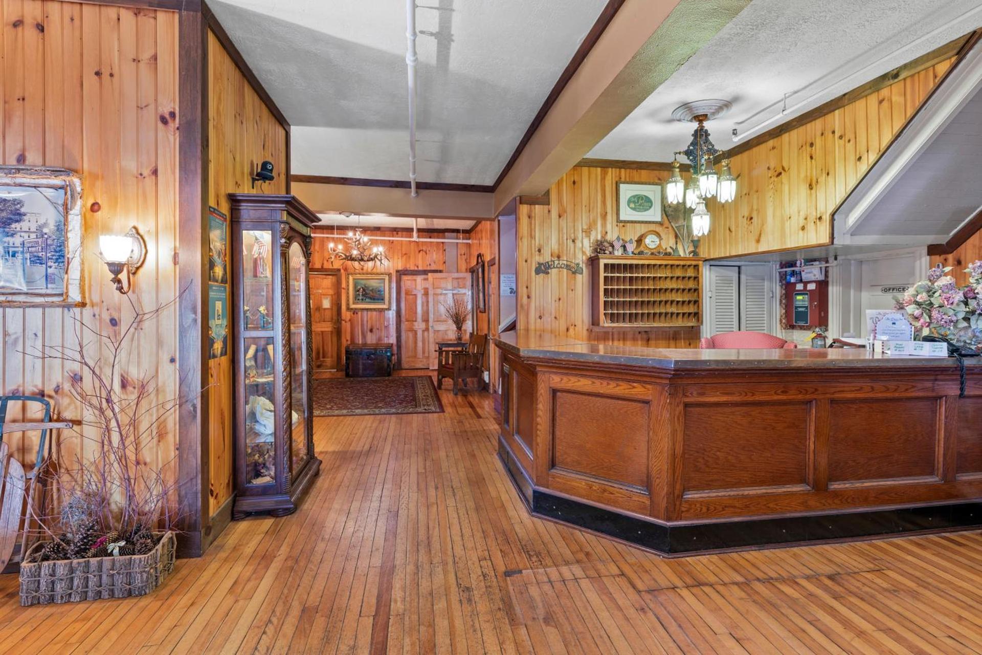 The Pines Inn photo 2