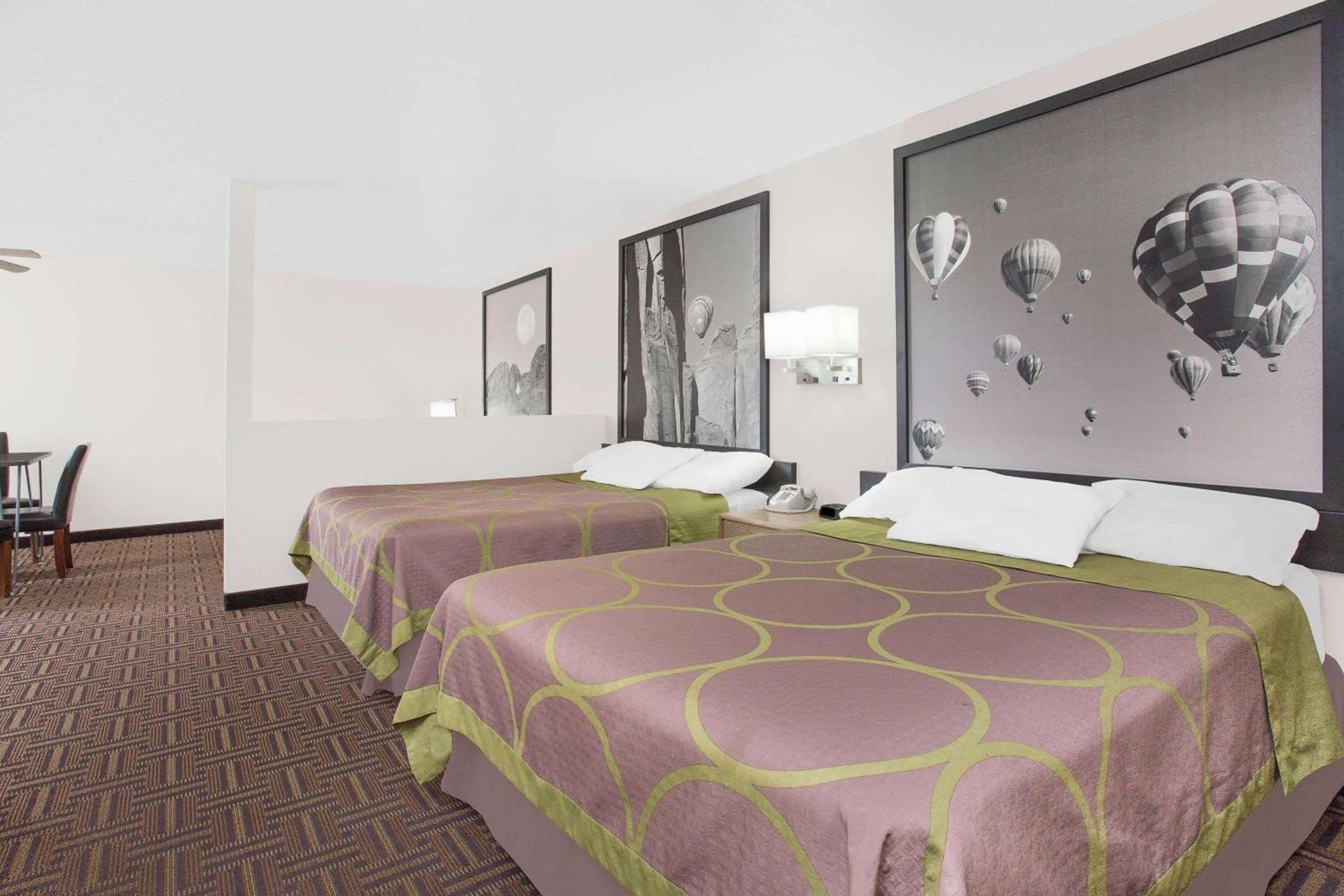 Super 8 by Wyndham Bloomfield photo 15