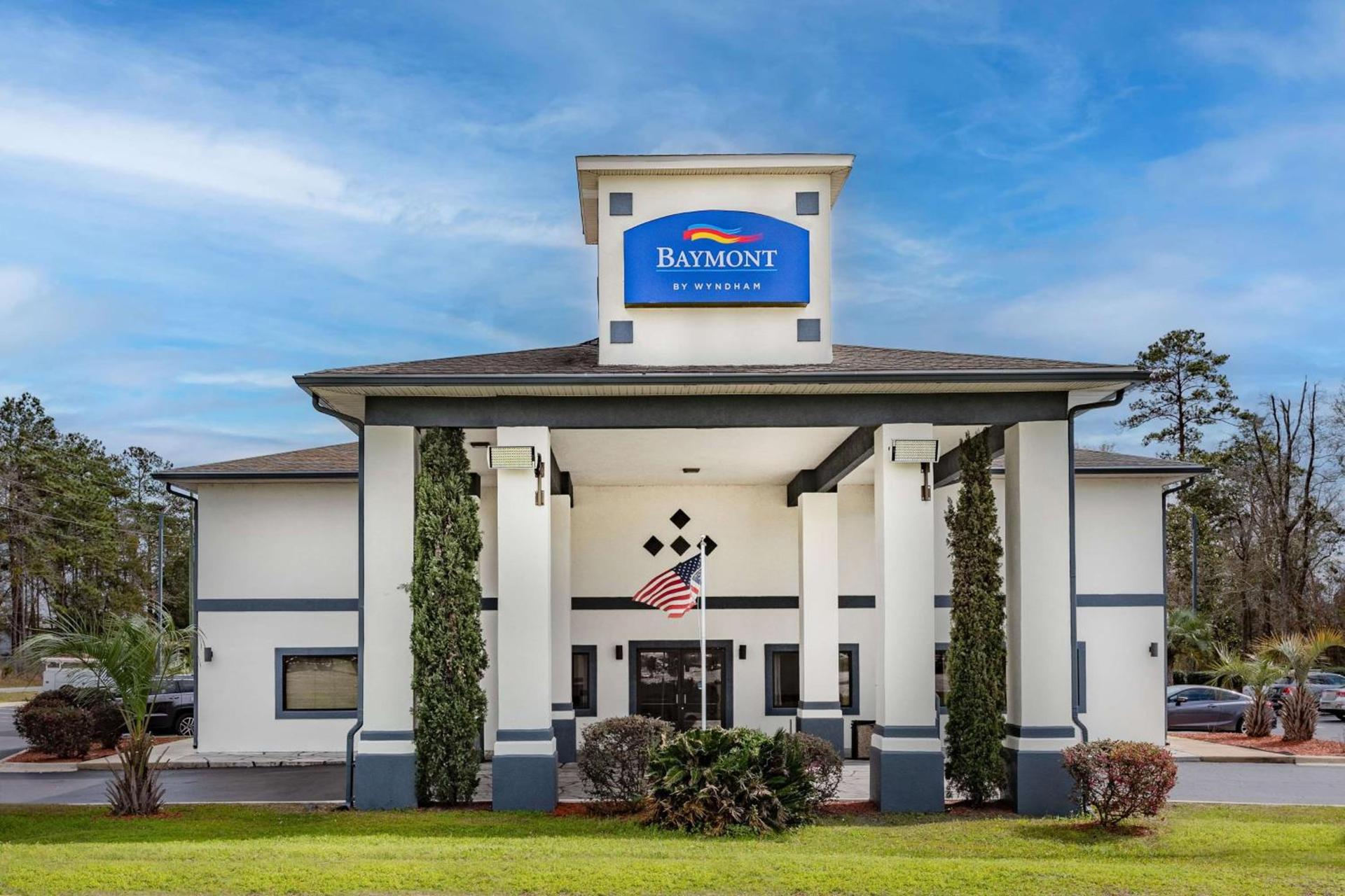 Baymont by Wyndham Midway Tallahassee photo 2