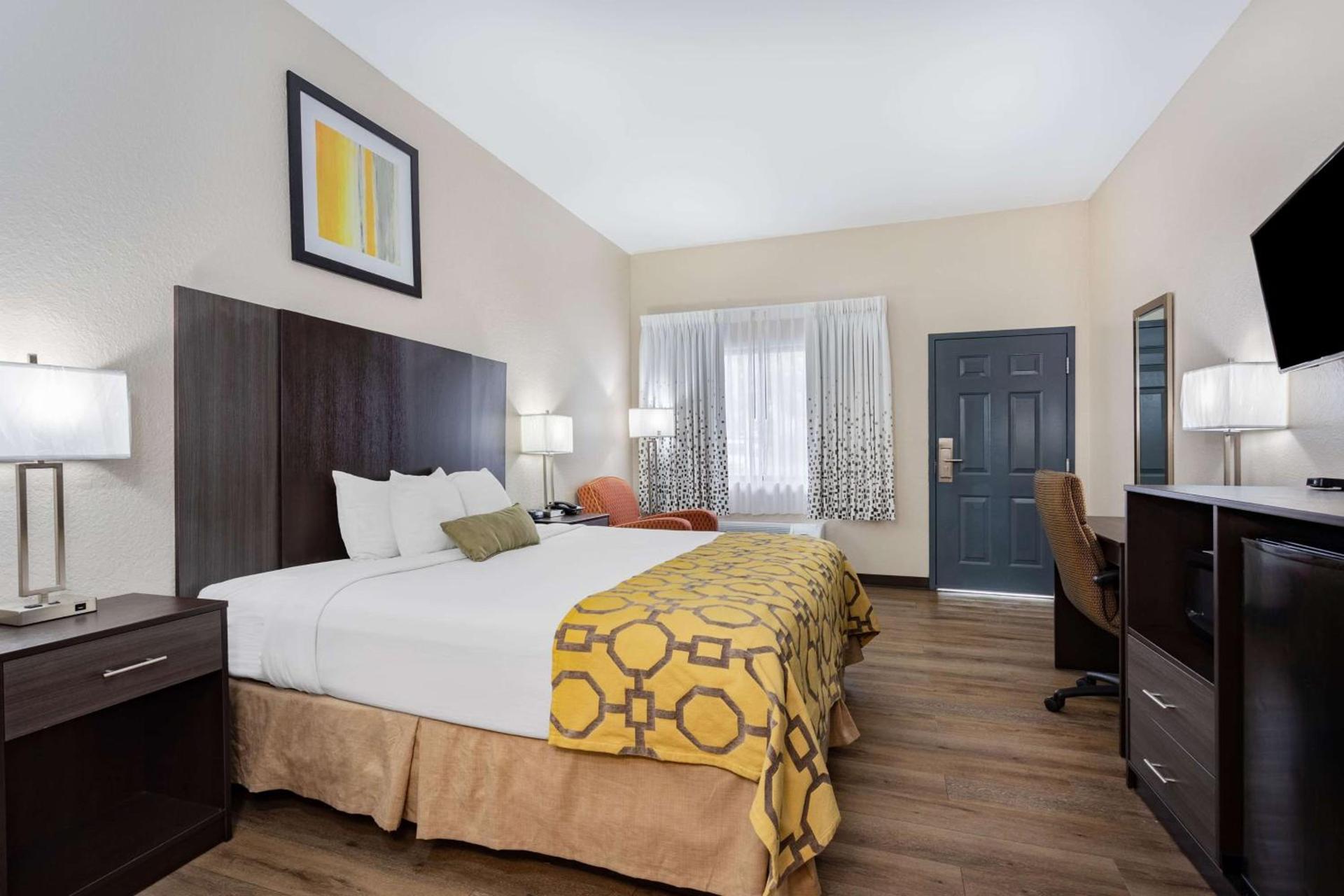Baymont by Wyndham Midway Tallahassee photo 16