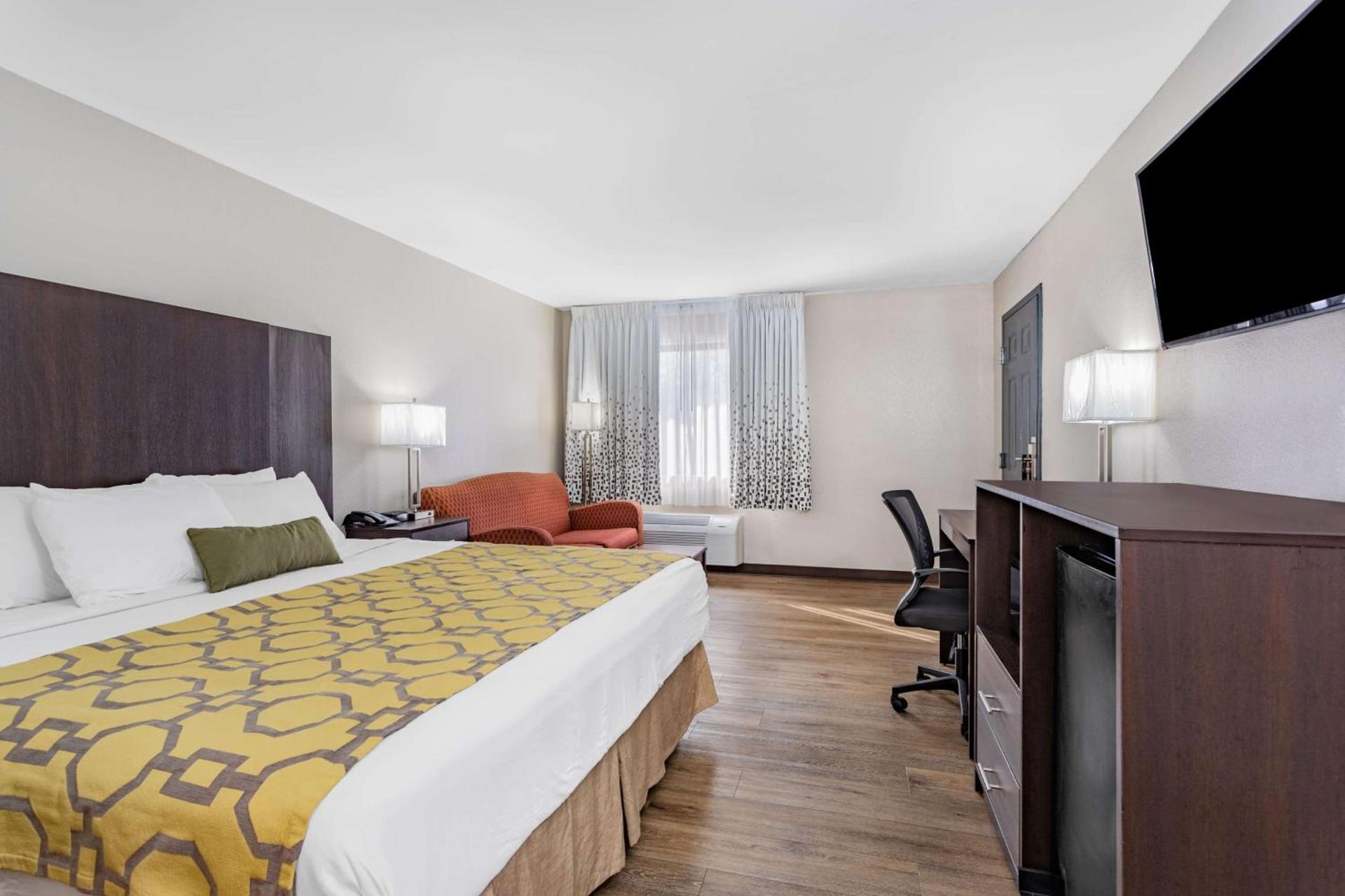 Baymont by Wyndham Midway Tallahassee photo 22