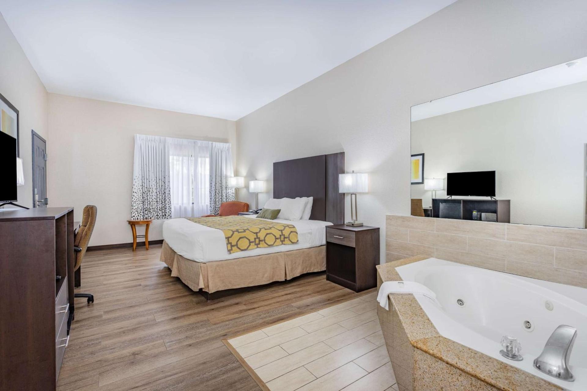Baymont by Wyndham Midway Tallahassee photo 25