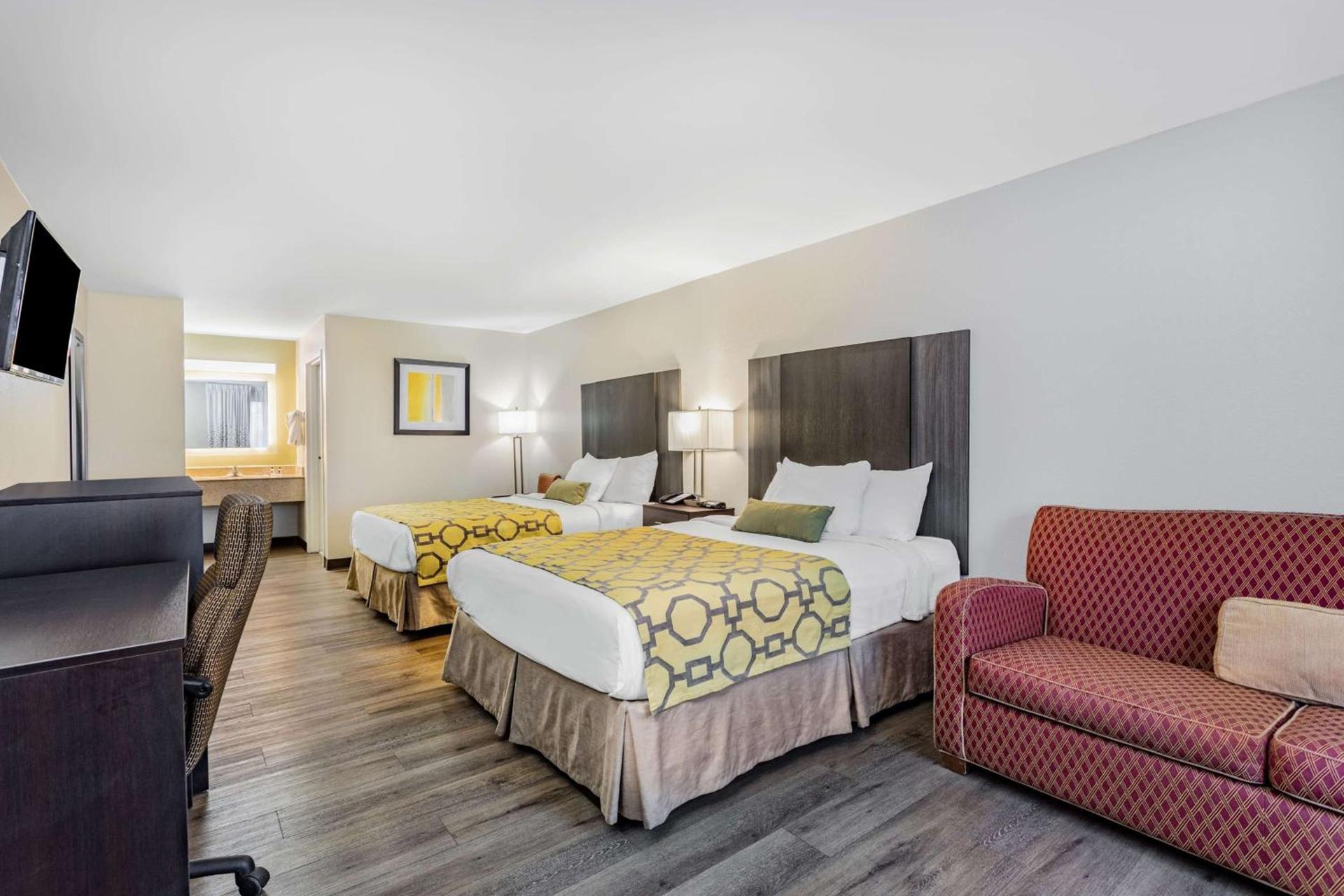 Baymont by Wyndham Midway Tallahassee photo 28