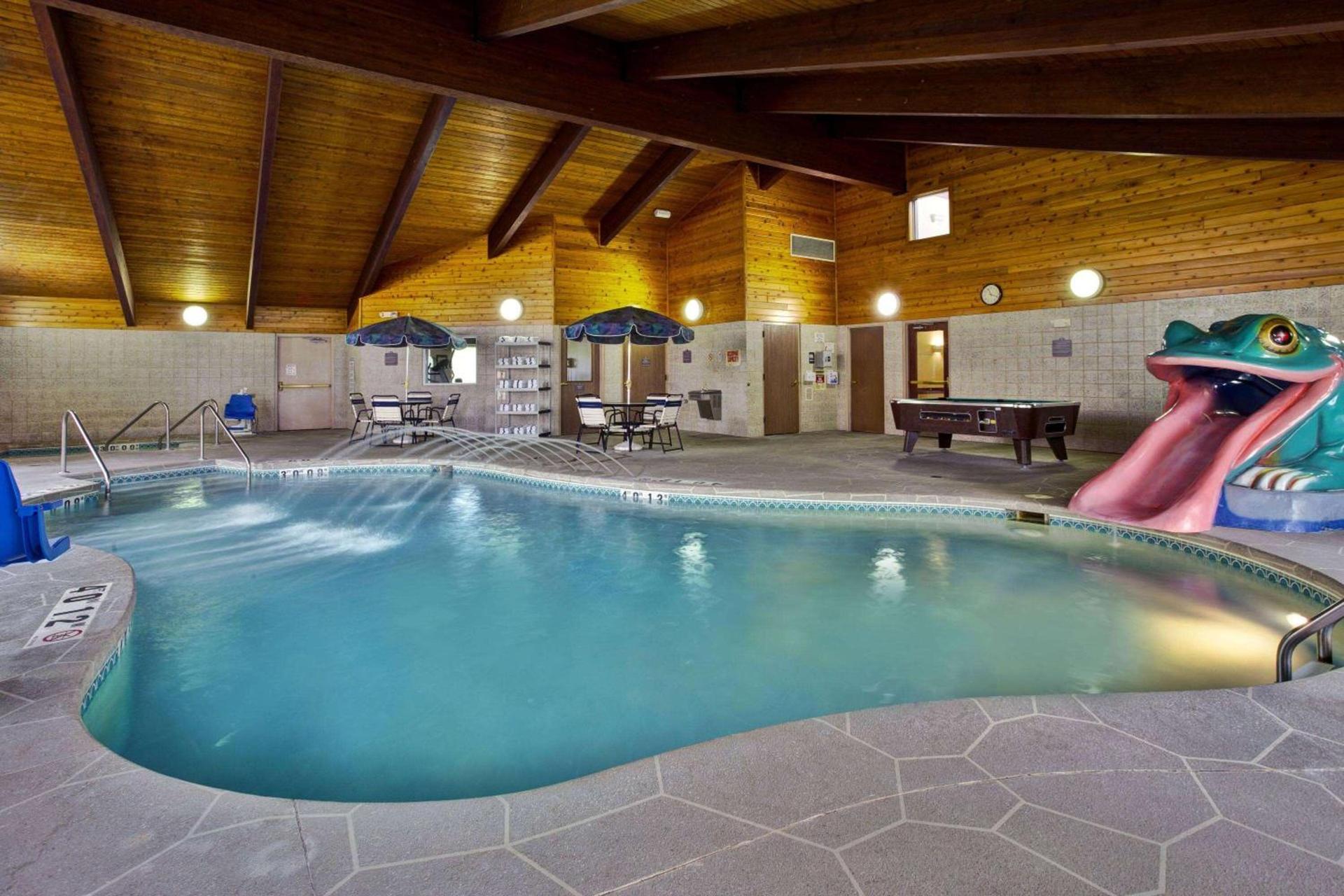 AmericInn by Wyndham Beaver Dam photo 15