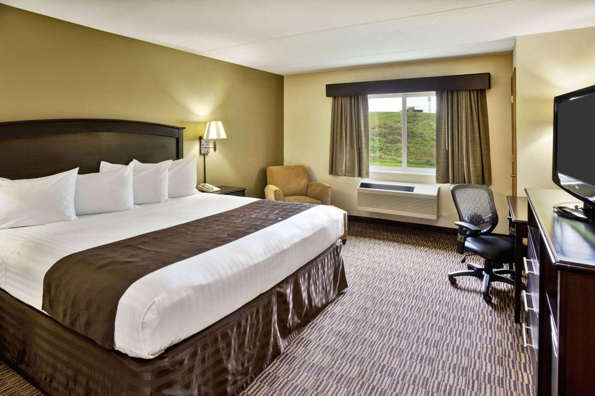 AmericInn by Wyndham Beaver Dam photo 18