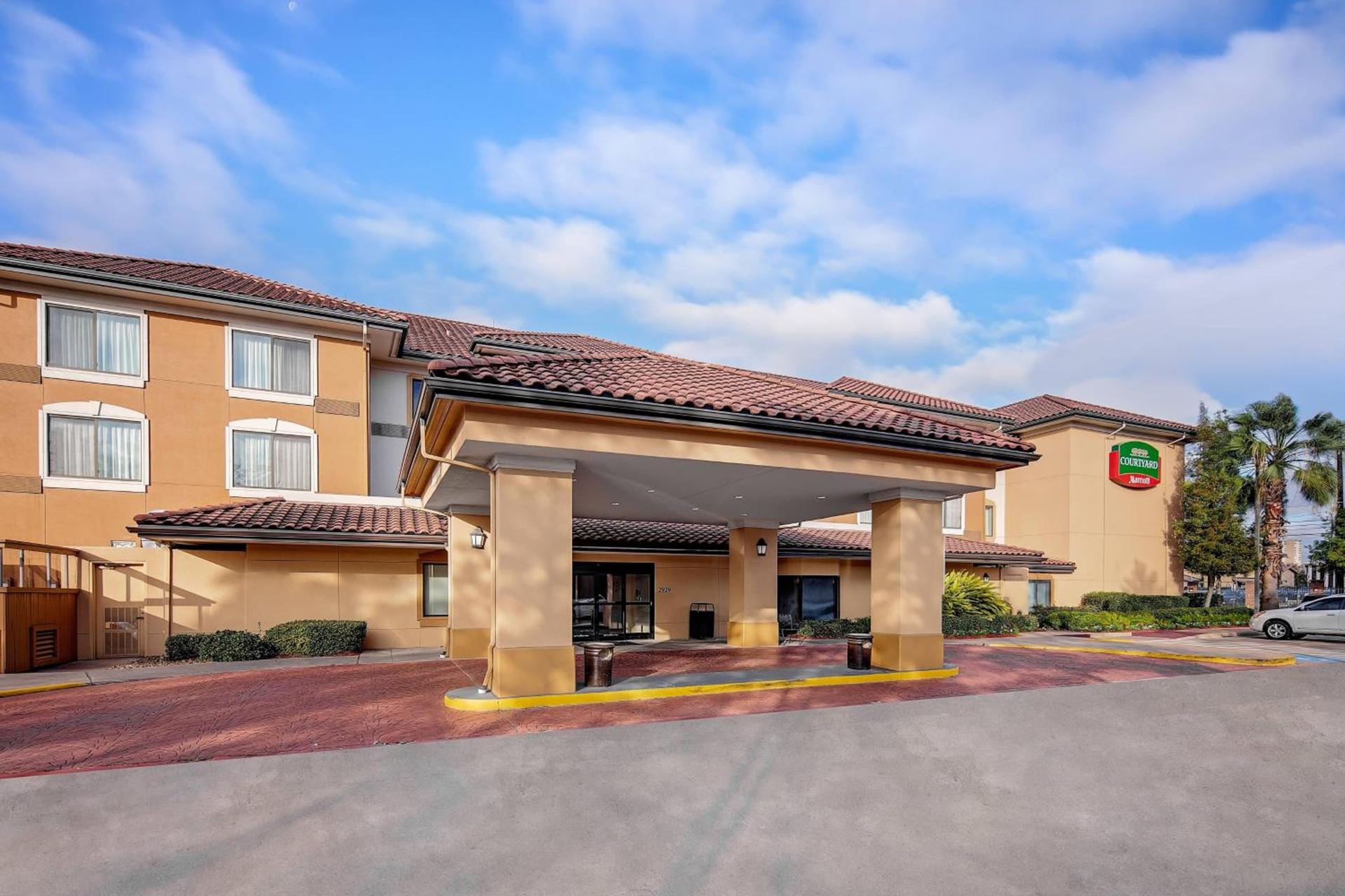 Courtyard by Marriott Houston Rice University photo 1