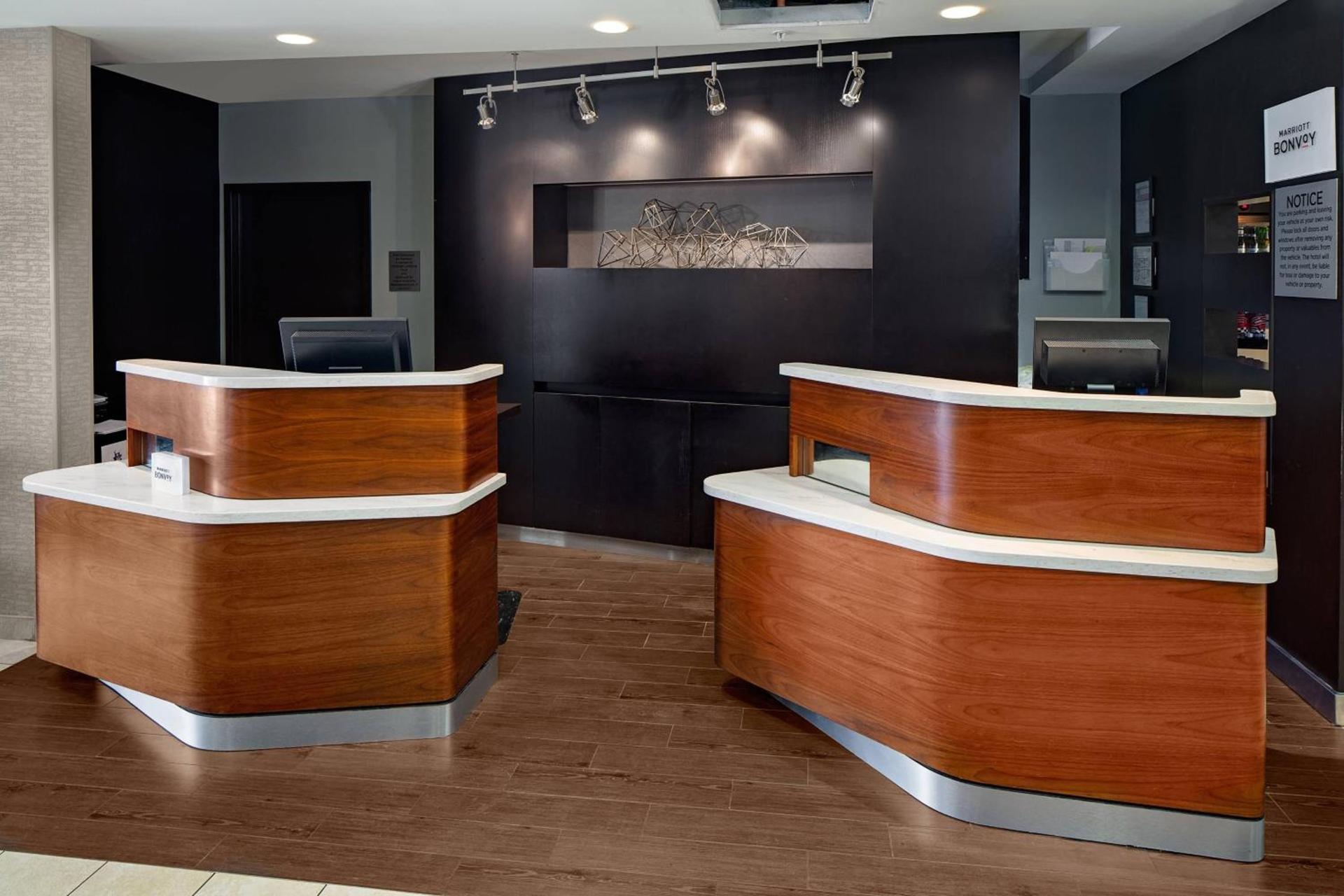 Courtyard by Marriott Houston Rice University photo 2