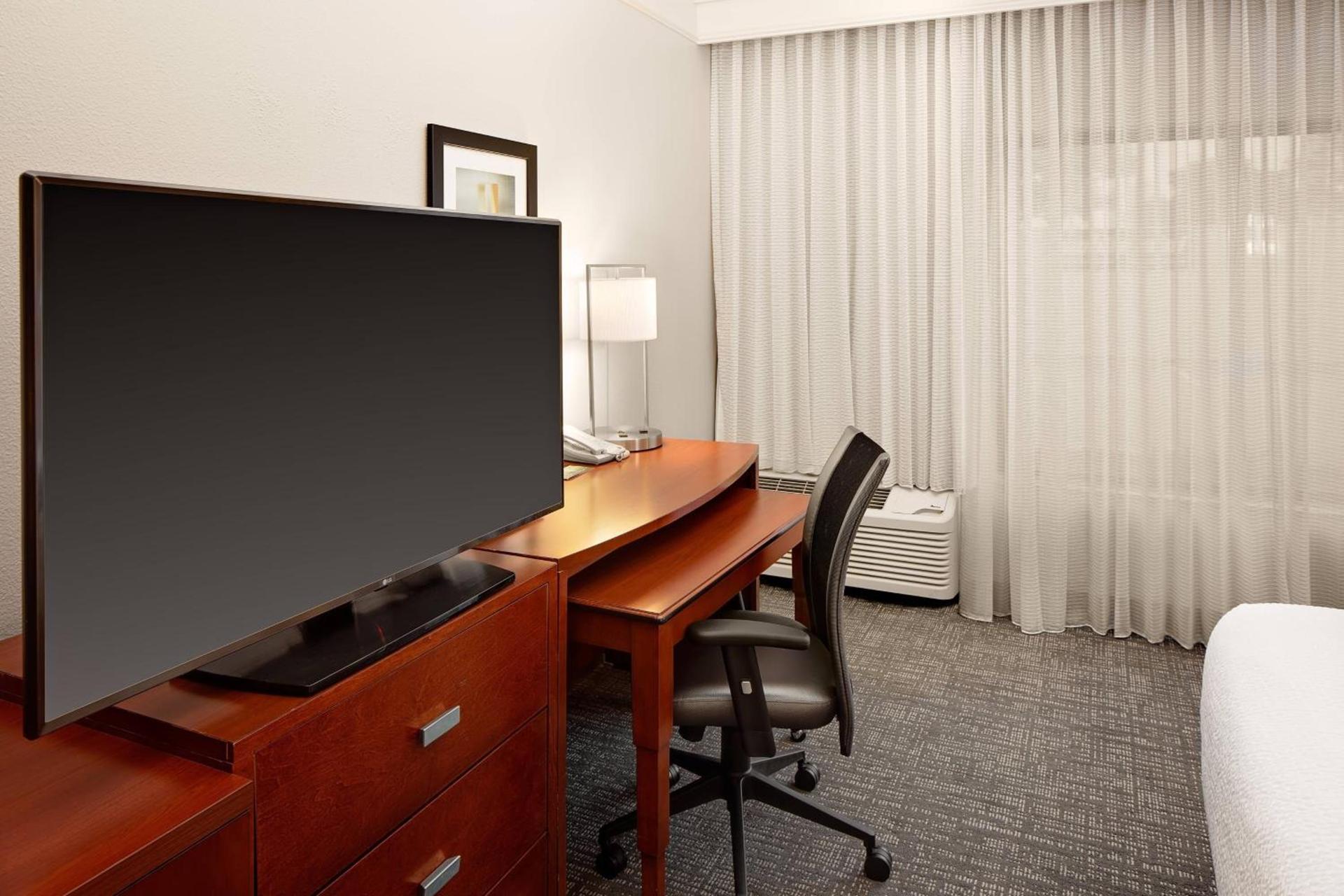 Courtyard by Marriott Houston Rice University photo 5