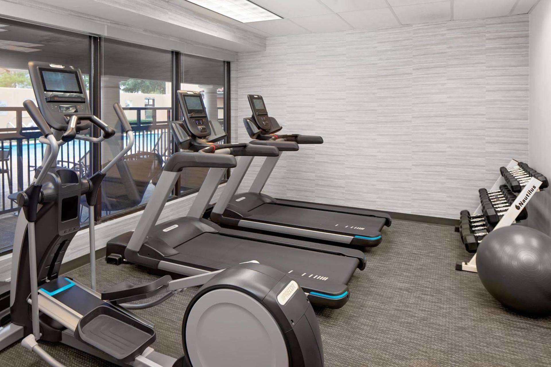 Courtyard by Marriott Houston Rice University photo 25