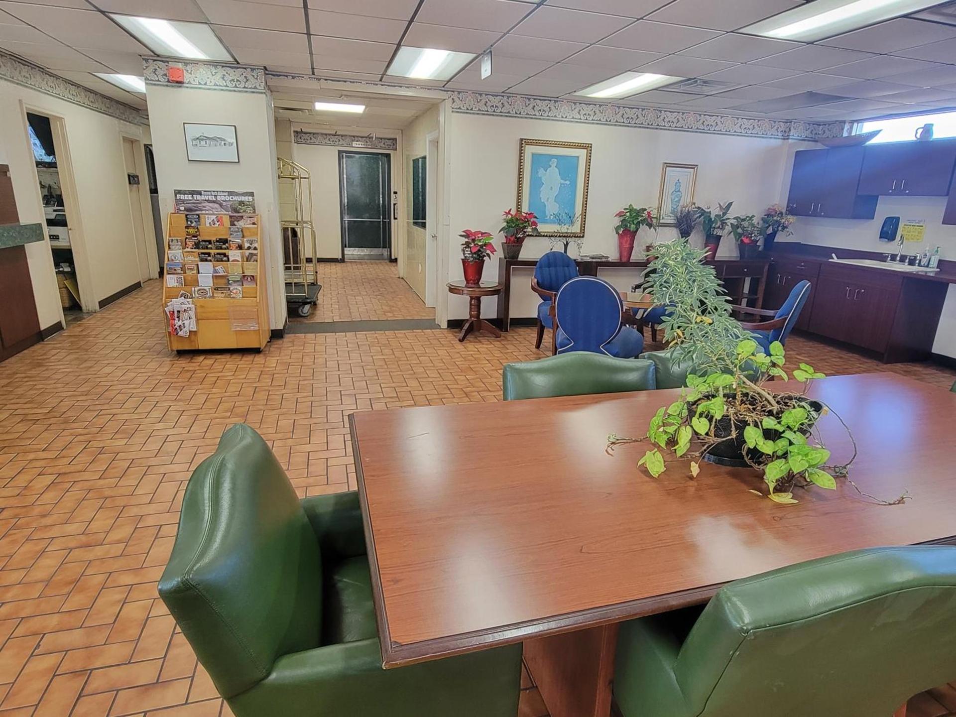 Studio 9 Inn & Suites photo 5