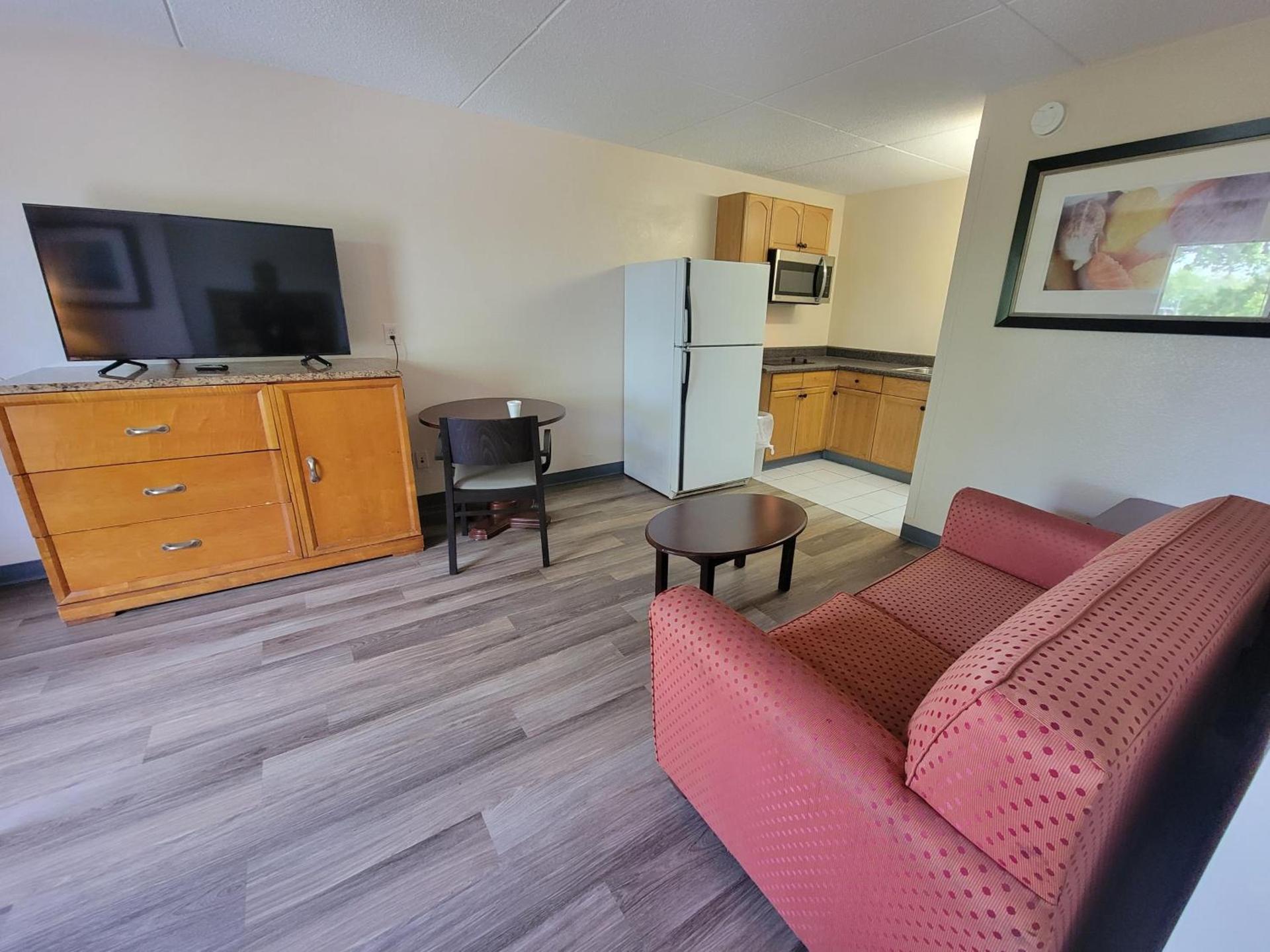 Studio 9 Inn & Suites photo 17