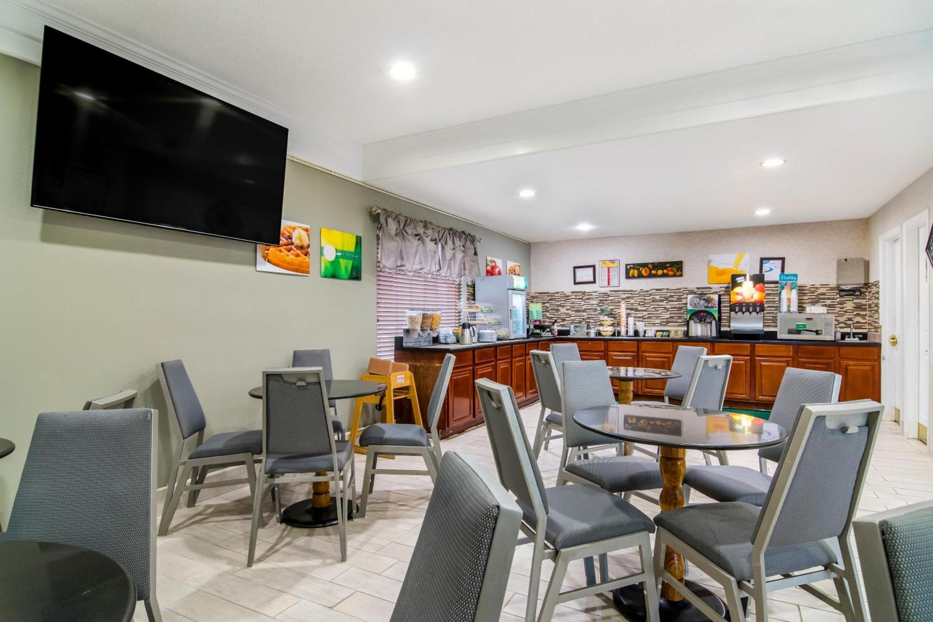 Quality Inn Marietta near Dobbins ARB photo 49