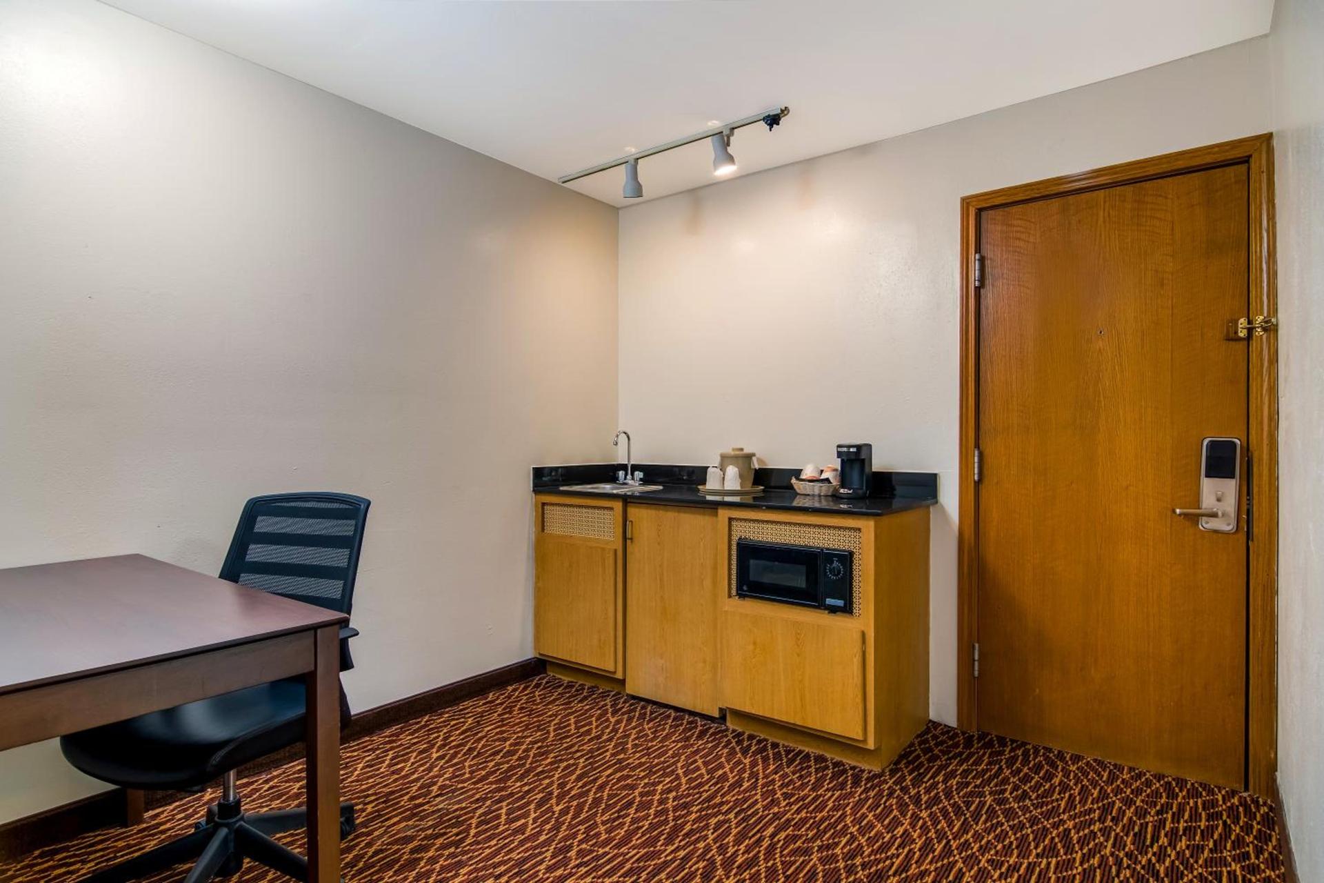 Quality Inn Marietta near Dobbins ARB photo 59