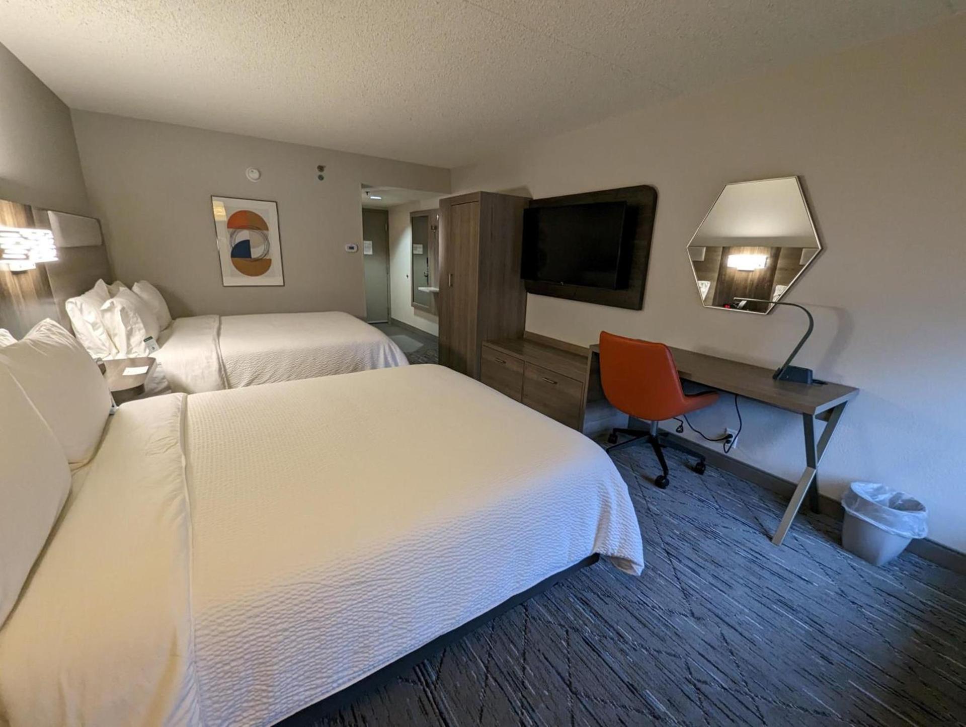 Holiday Inn Express Indianapolis Airport by IHG photo 47