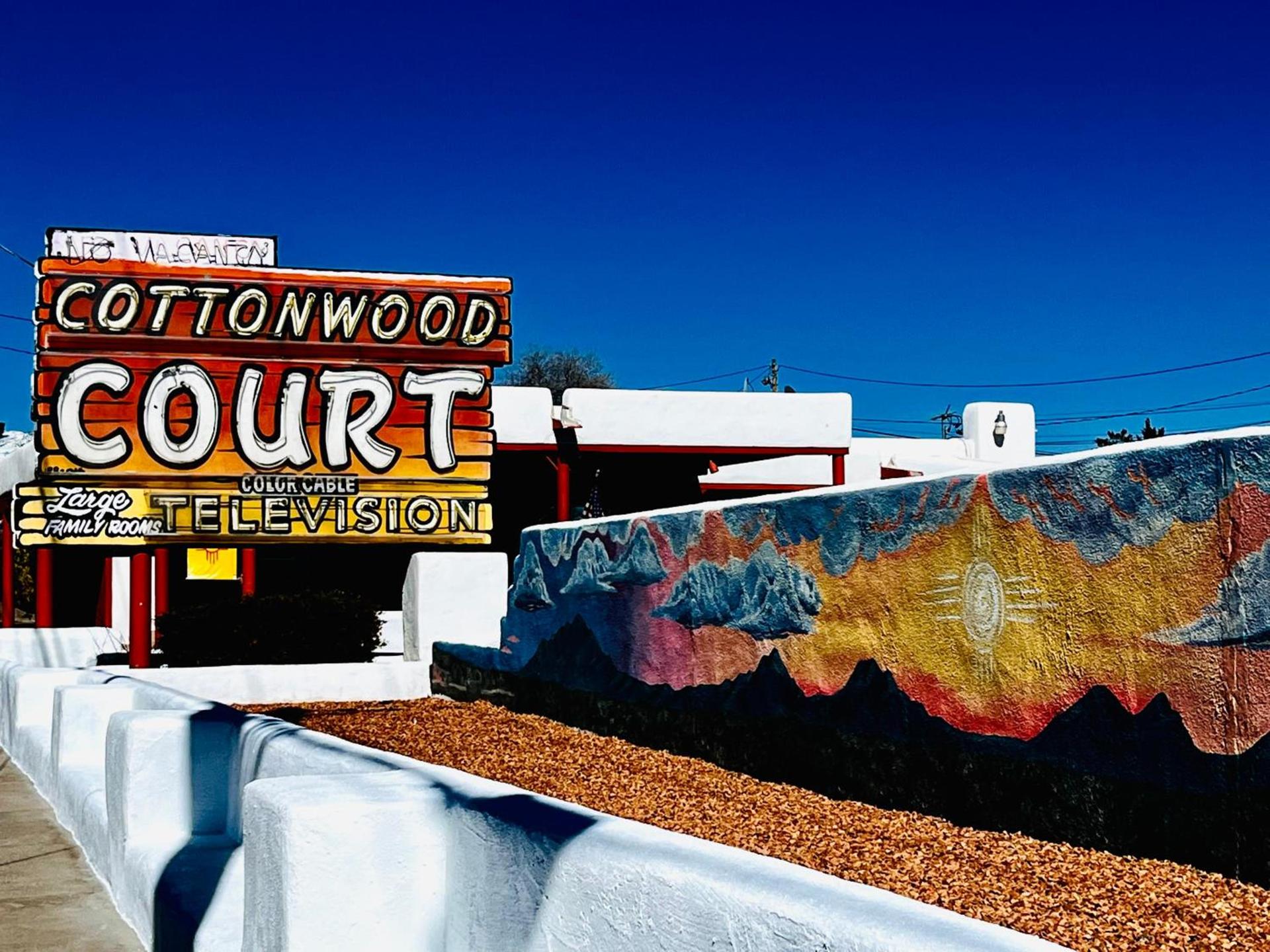 Cottonwood Court Motel photo 39
