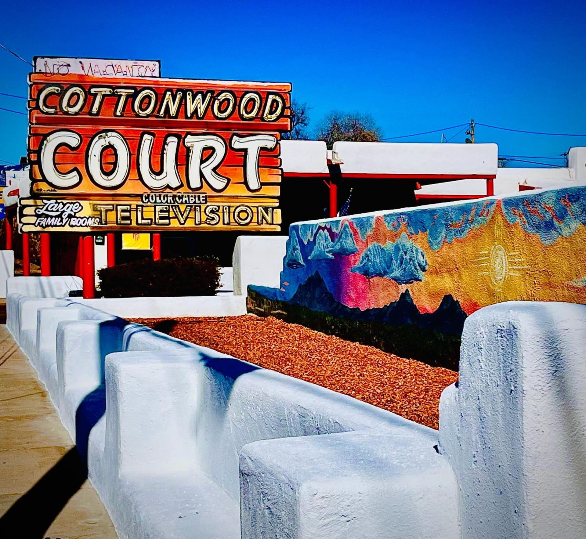 Cottonwood Court Motel photo 68