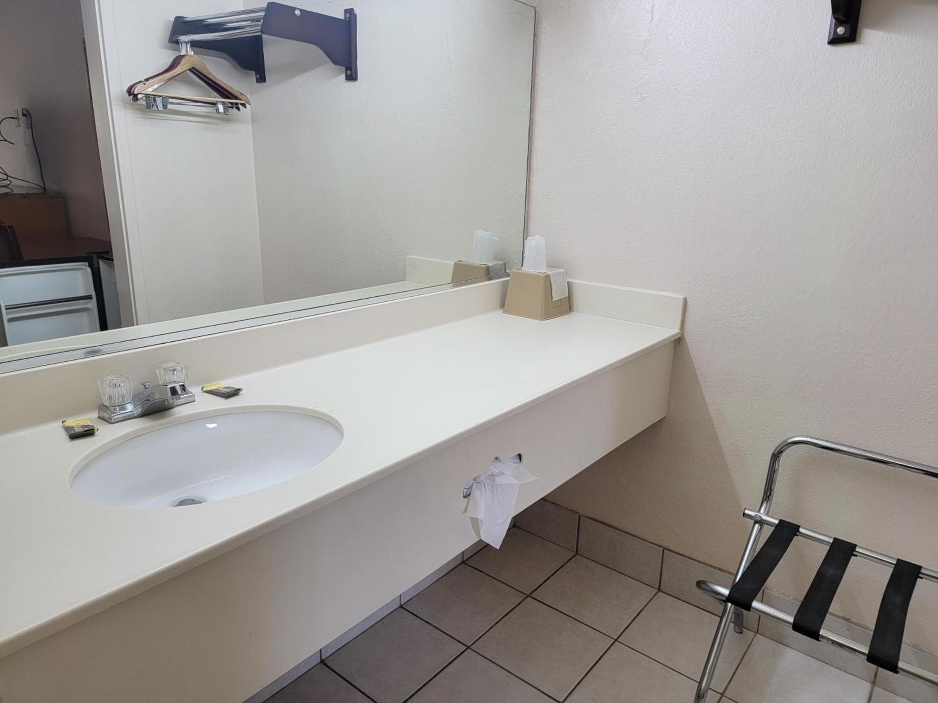 Studio 9 Inn & Suites photo 23
