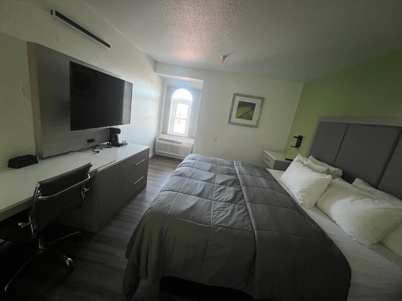 The Aqua Pacific Hotel photo 5