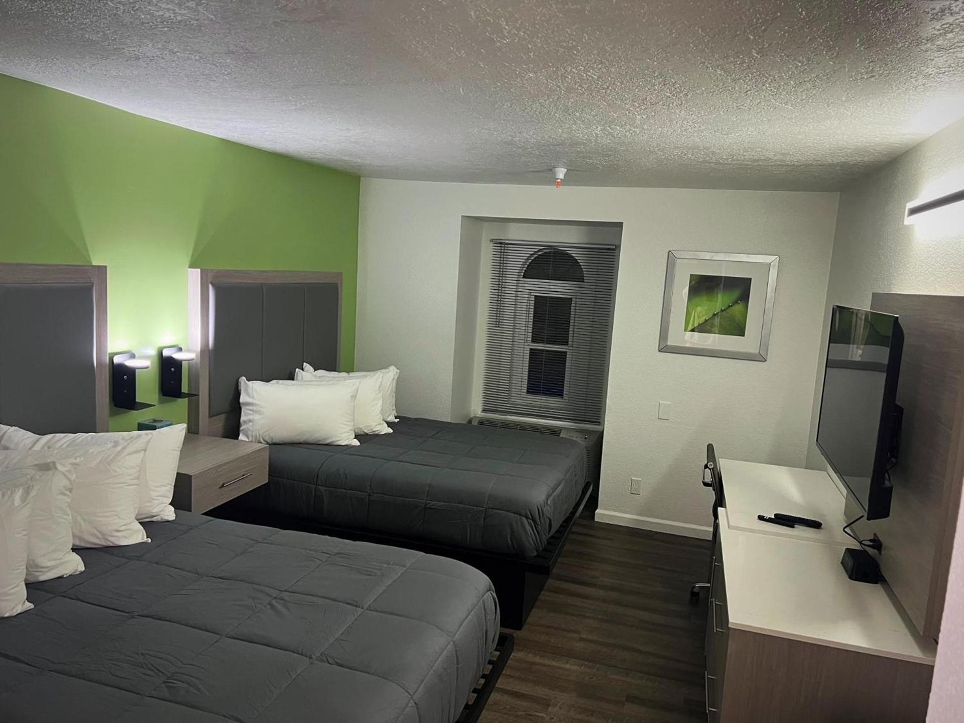 The Aqua Pacific Hotel photo 7