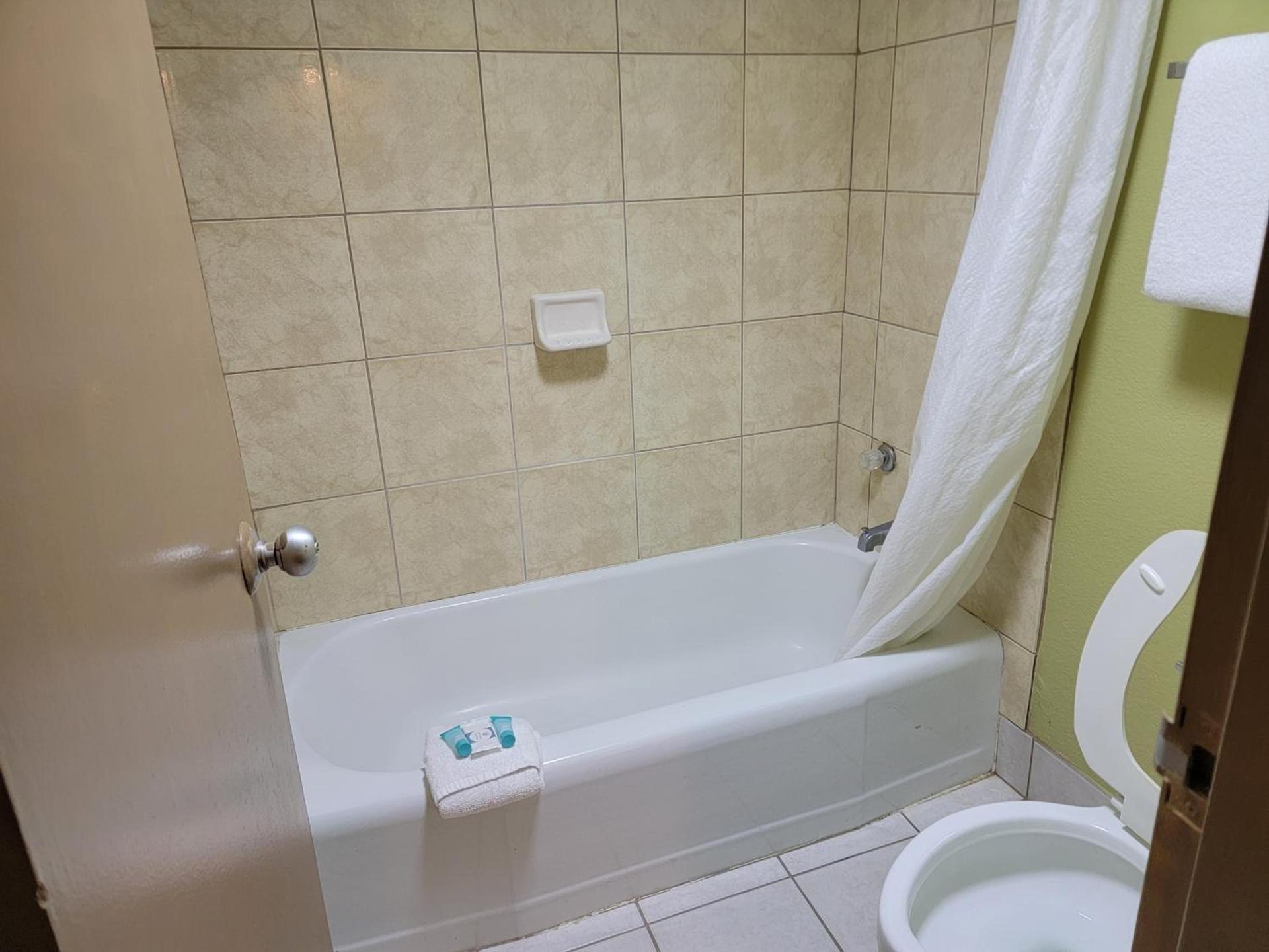Studio 9 Inn & Suites photo 20