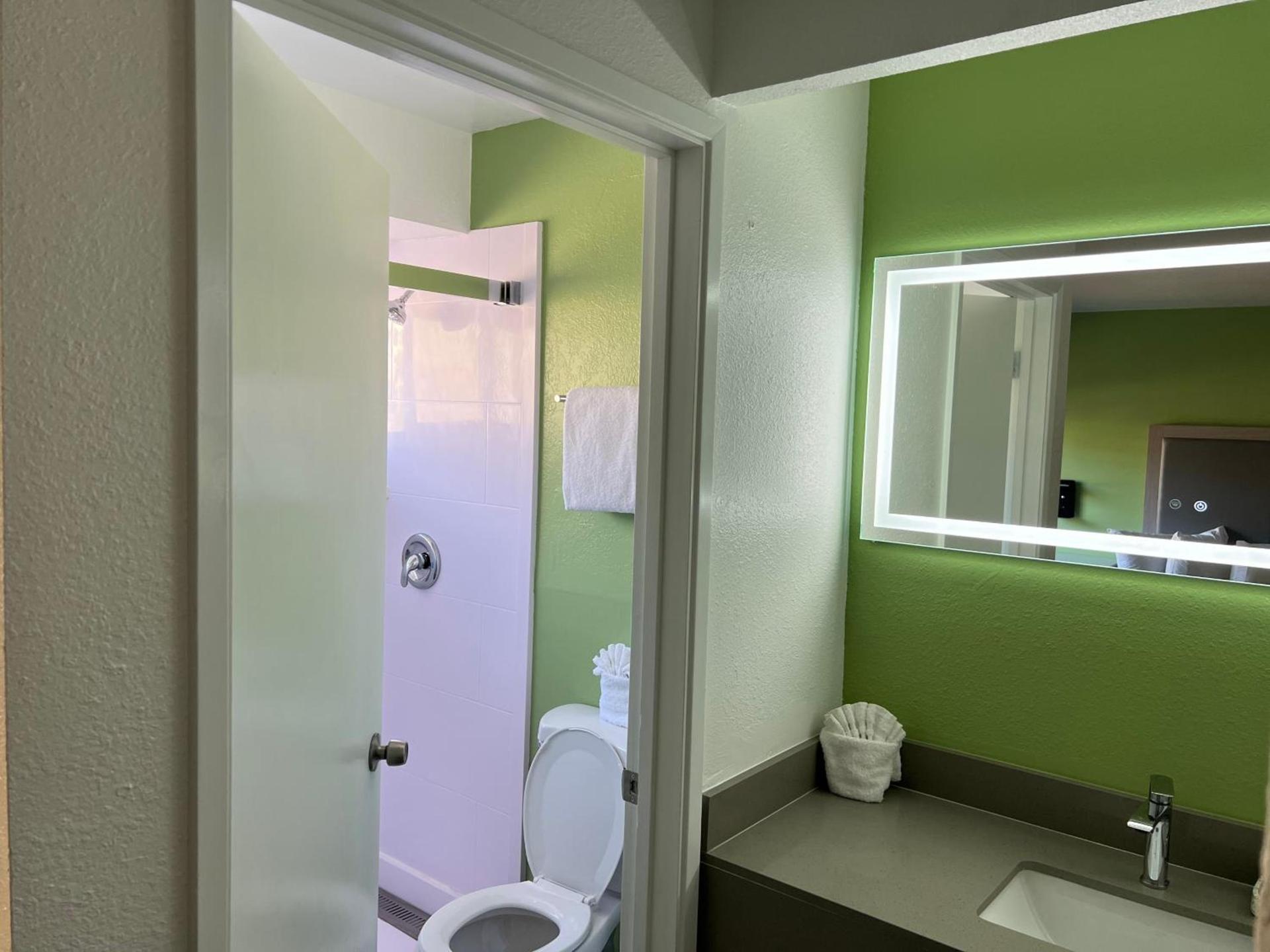 The Aqua Pacific Hotel photo 11