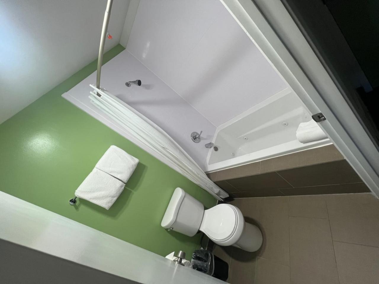 The Aqua Pacific Hotel photo 12
