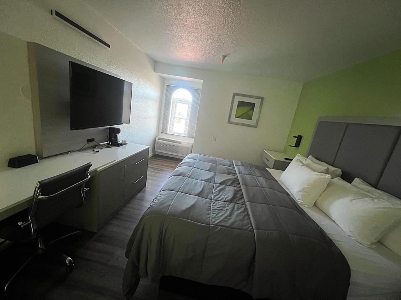 The Aqua Pacific Hotel photo 14
