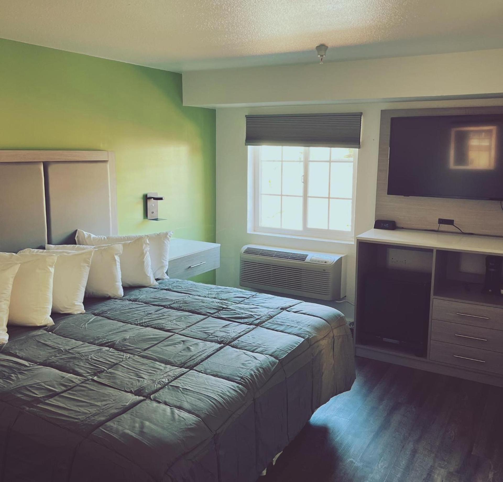 The Aqua Pacific Hotel photo 15