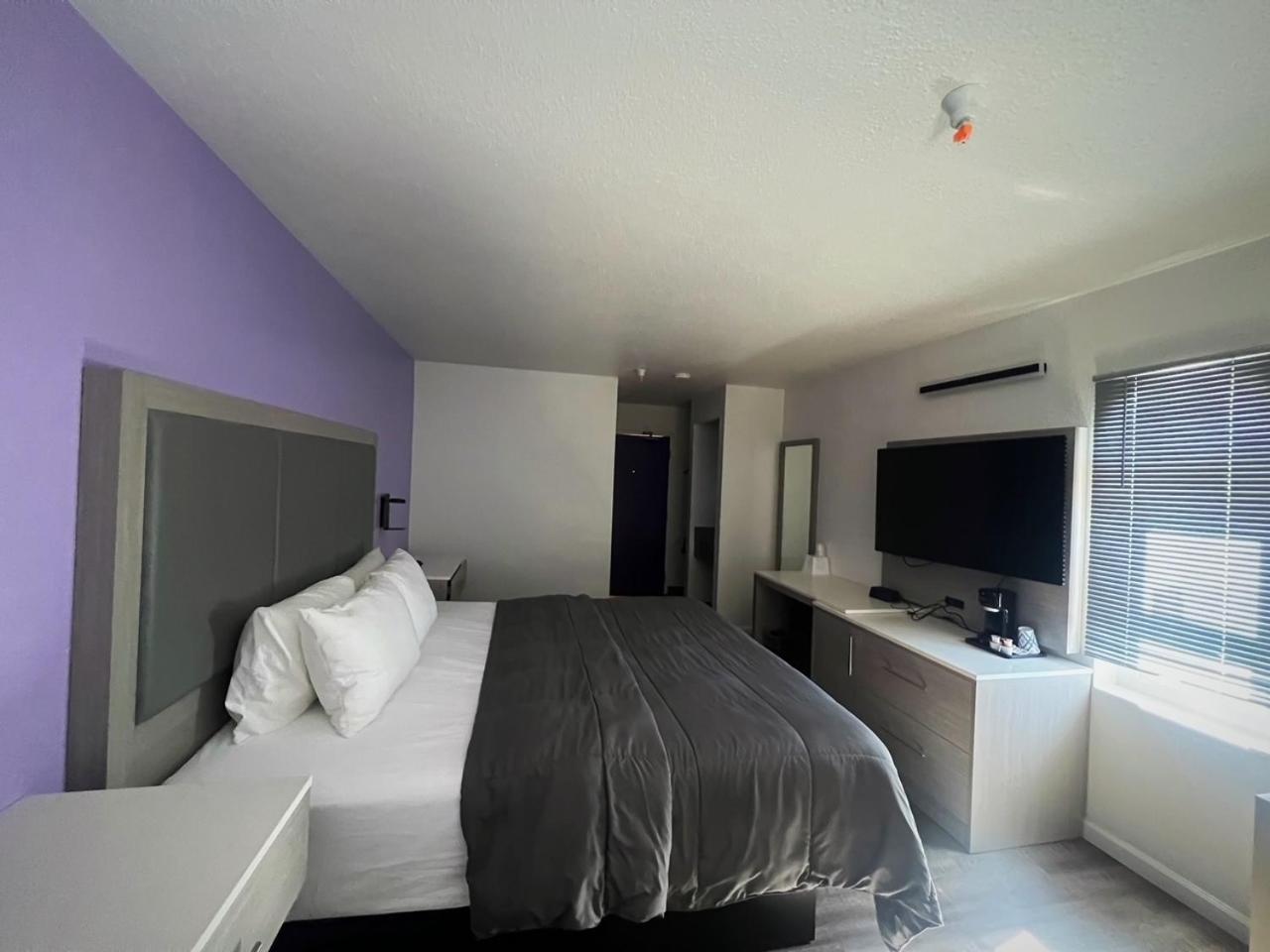 The Aqua Pacific Hotel photo 16