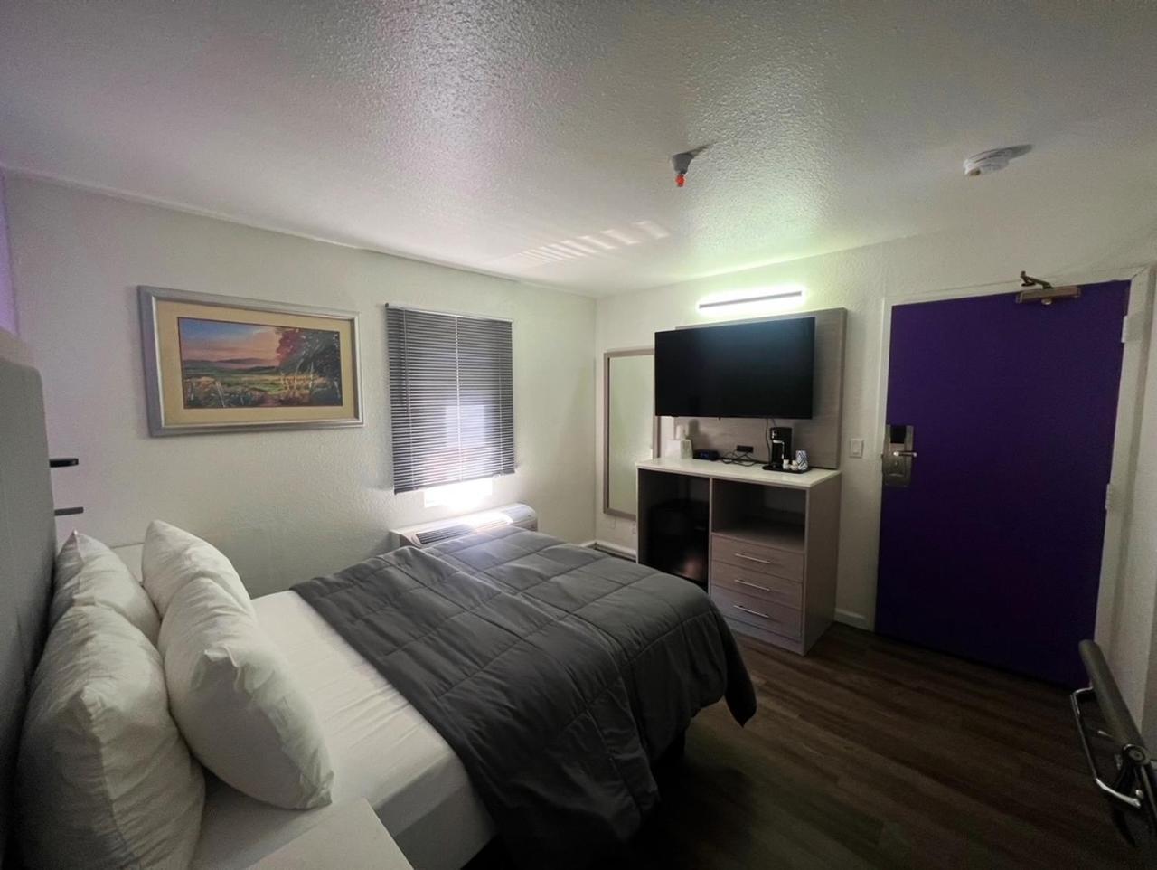The Aqua Pacific Hotel photo 19