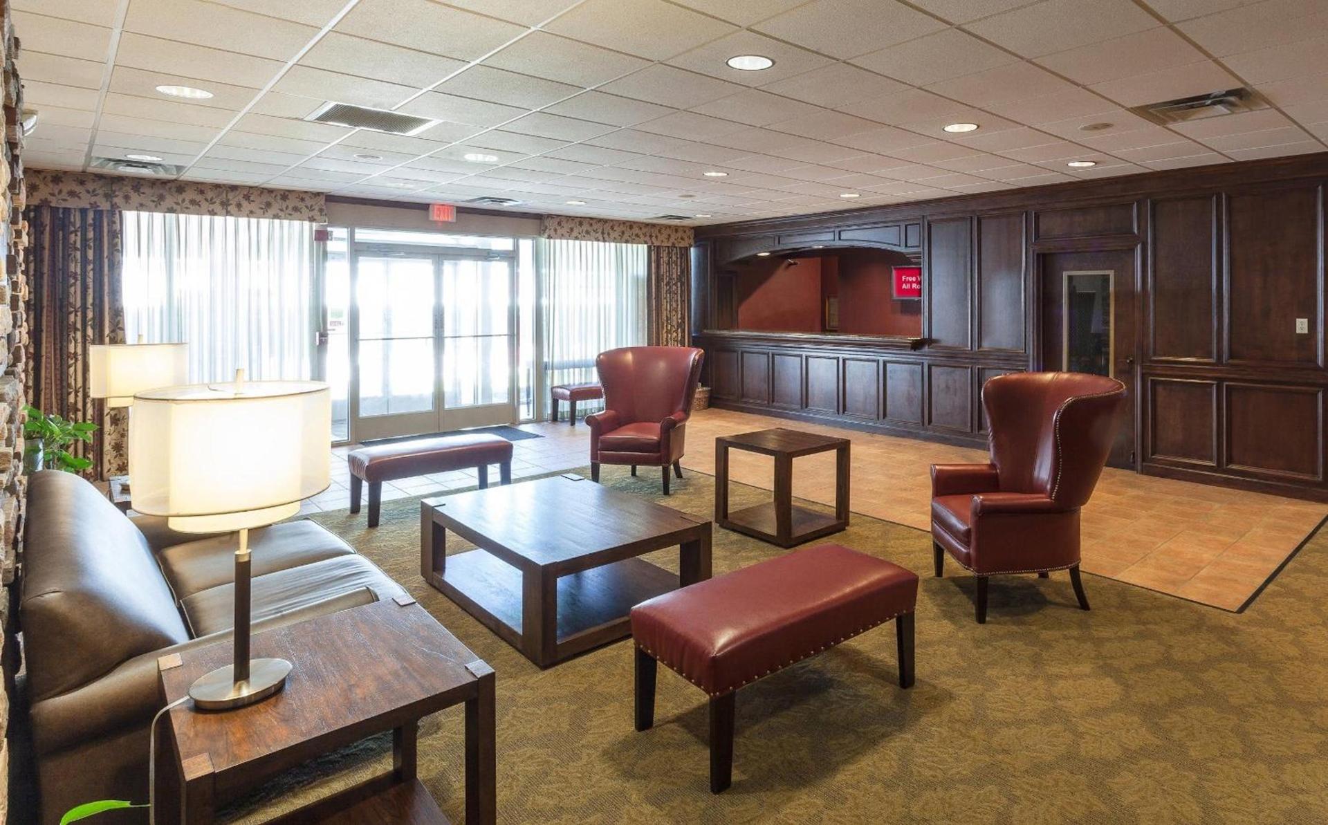 Red Roof Inn & Suites DeKalb photo 6