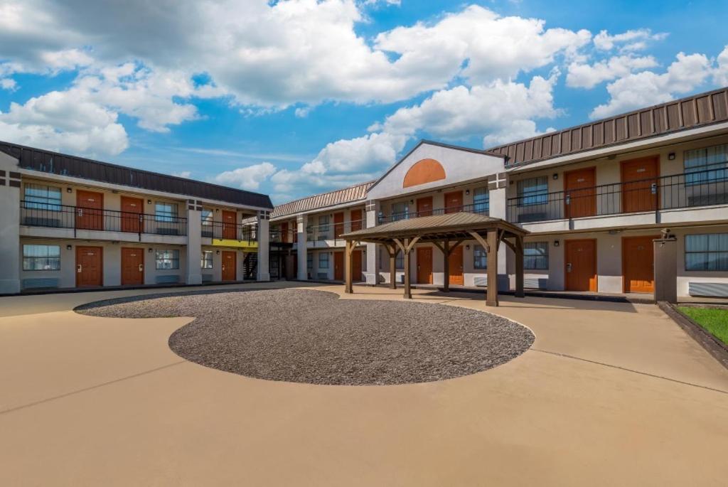 Super 8 by Wyndham Wichita Falls — hotel in Wichita Falls