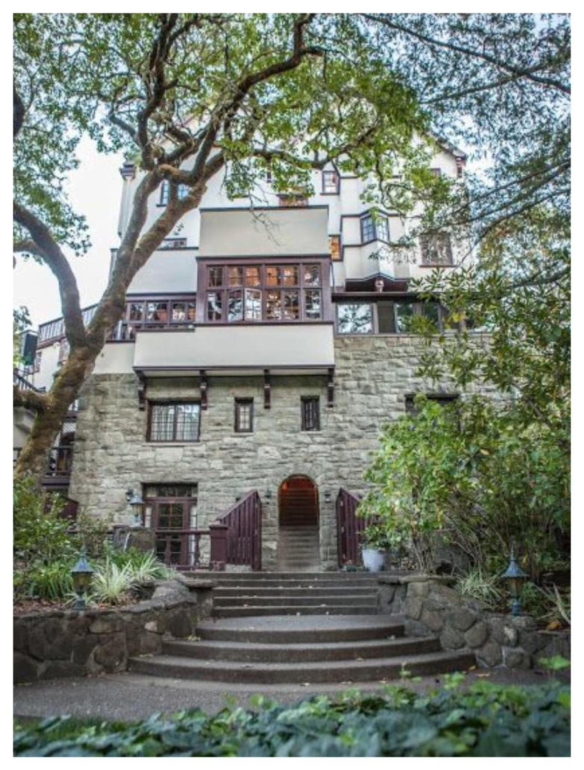 Benbow Historic Inn photo 9