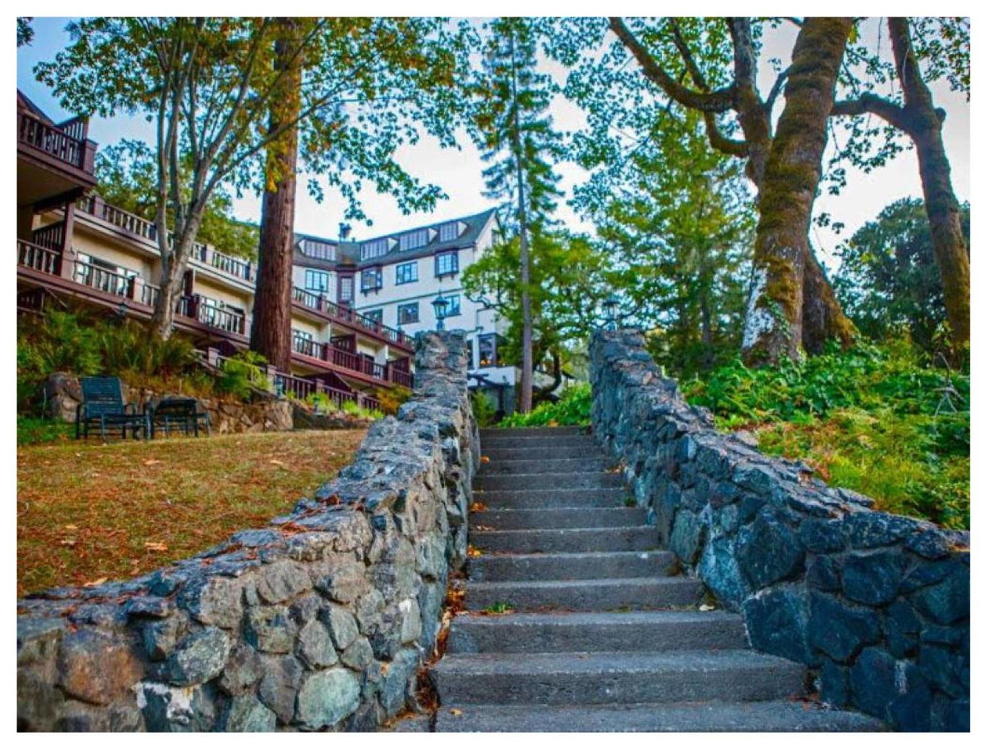 Benbow Historic Inn photo 29