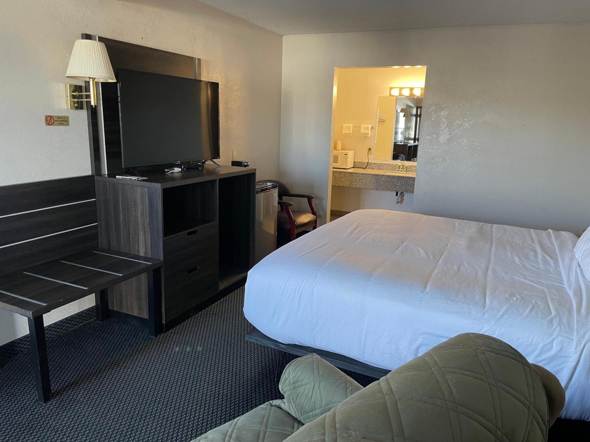 Landmark Inn photo 17