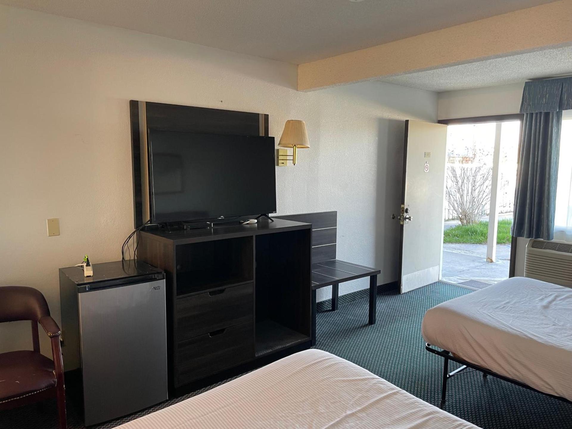 Landmark Inn photo 8