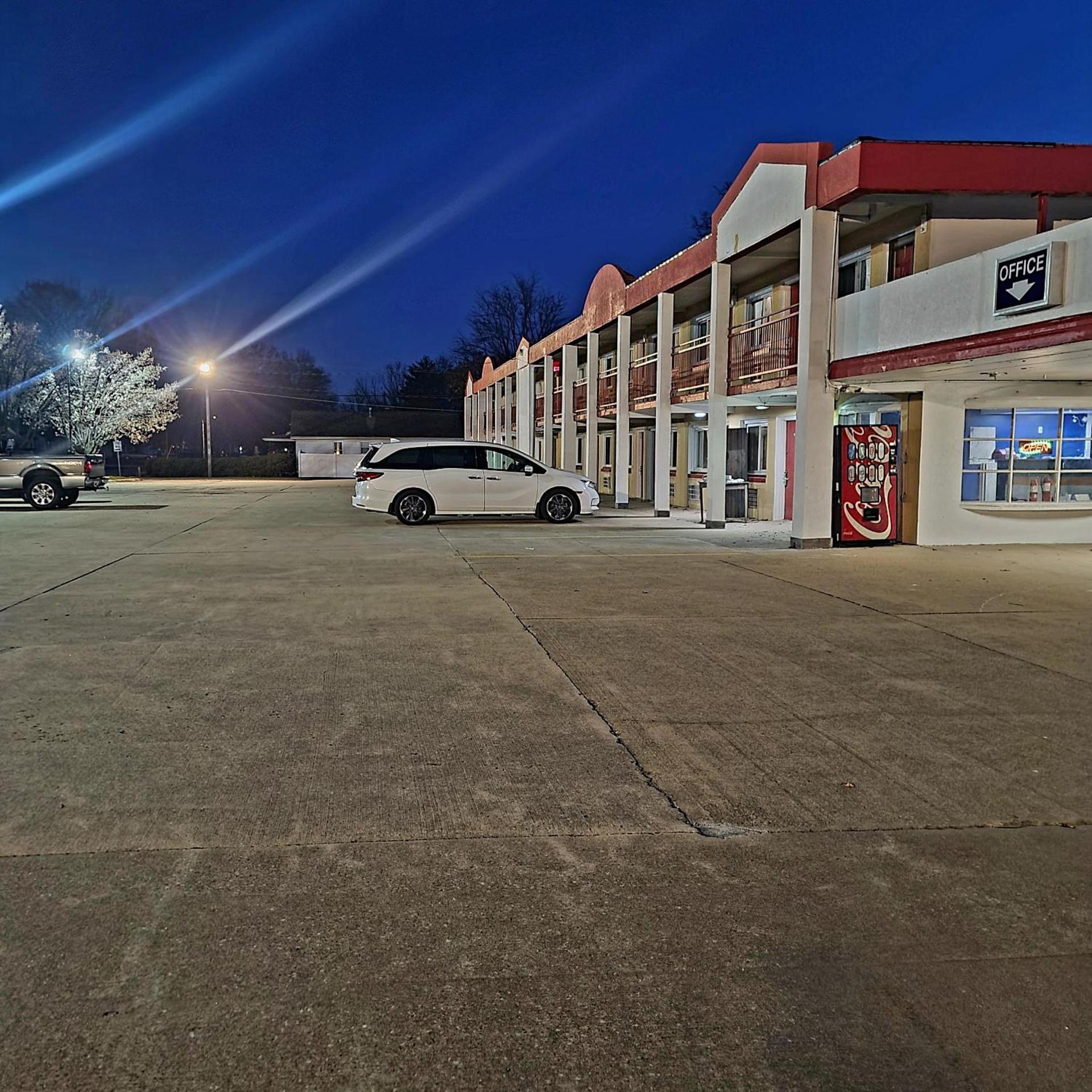Americas Best Value Inn Vandalia photo 2