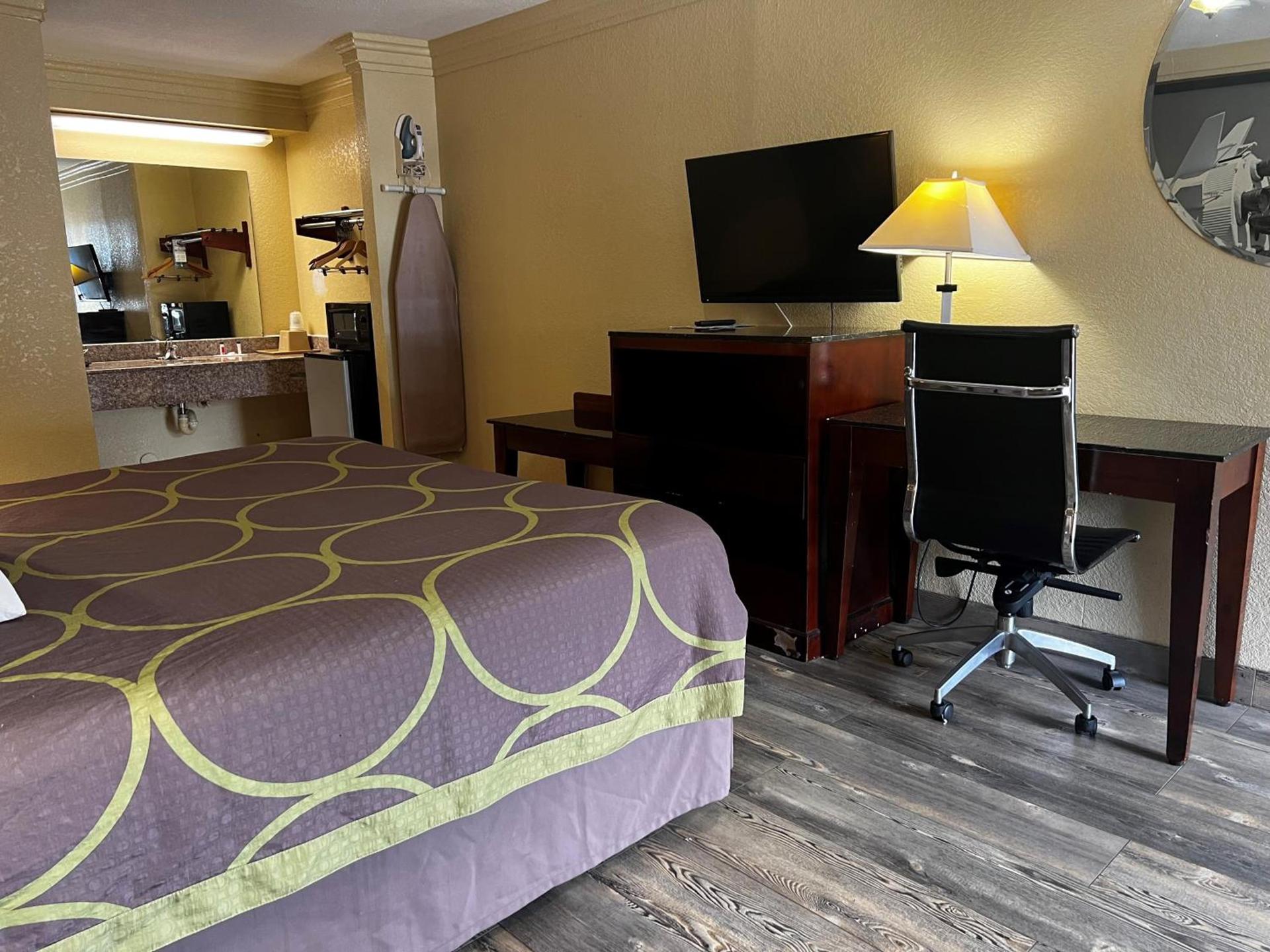 Express Inn & Suites Houston Katy photo 28