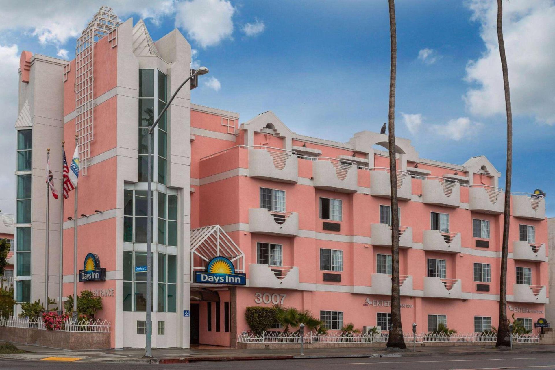 Days Inn by Wyndham Santa Monica photo 8