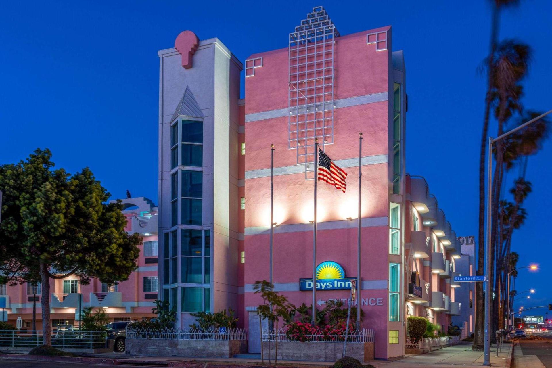 Days Inn by Wyndham Santa Monica photo 10