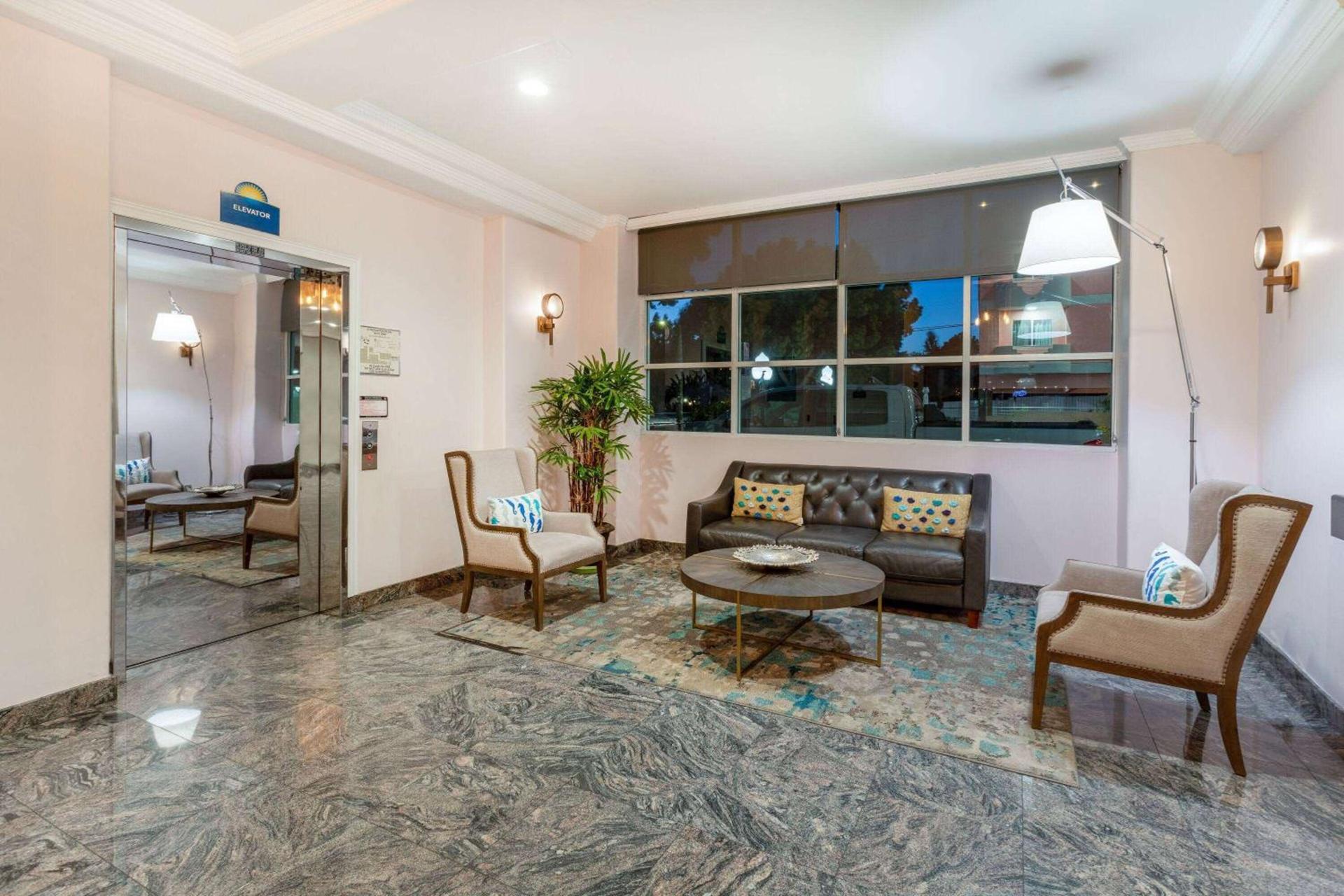 Days Inn by Wyndham Santa Monica photo 12