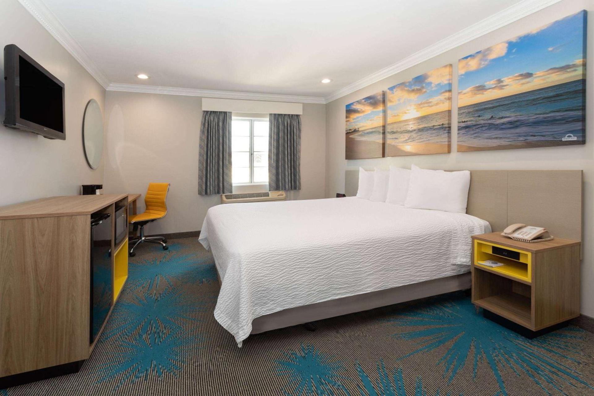 Days Inn by Wyndham Santa Monica photo 40