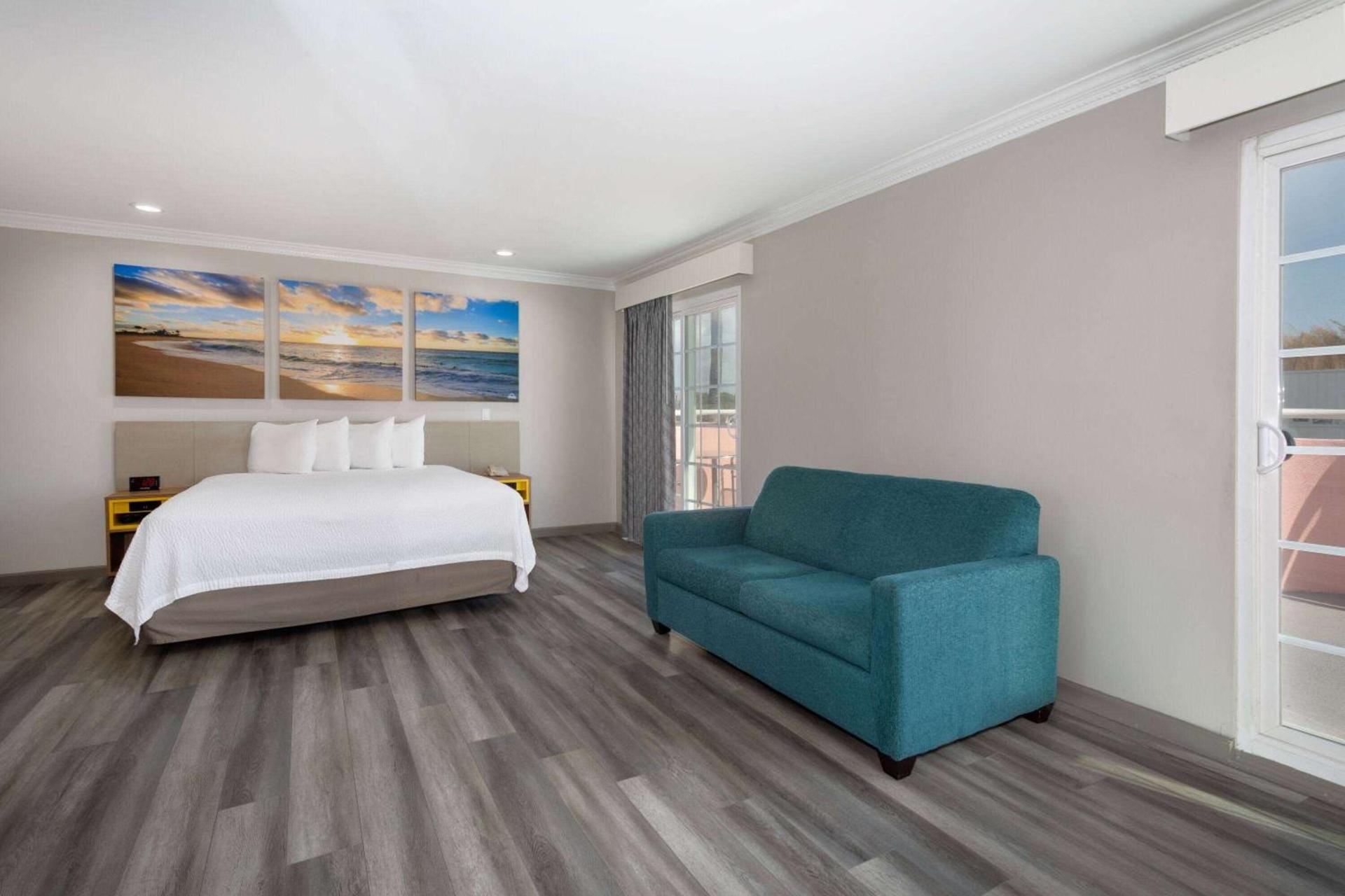 Days Inn by Wyndham Santa Monica photo 42