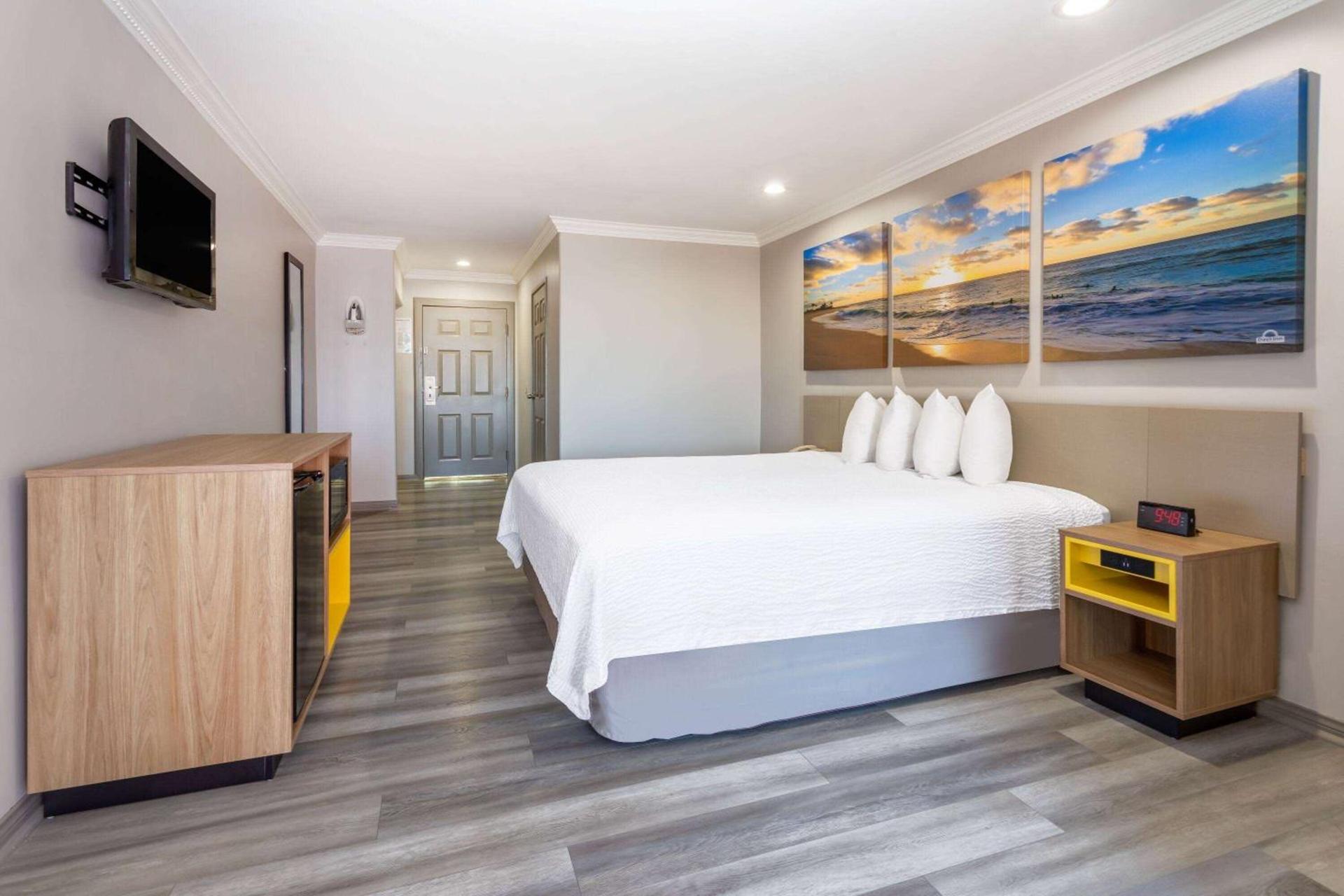 Days Inn by Wyndham Santa Monica photo 45