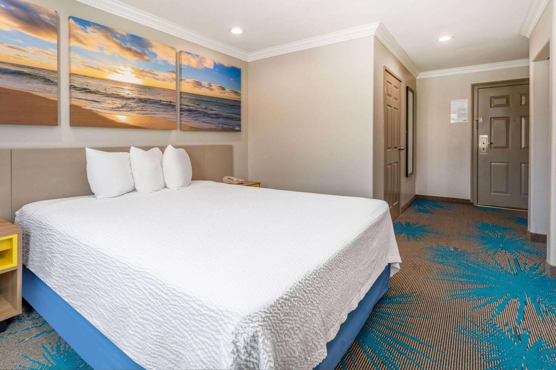 Days Inn by Wyndham Santa Monica photo 47