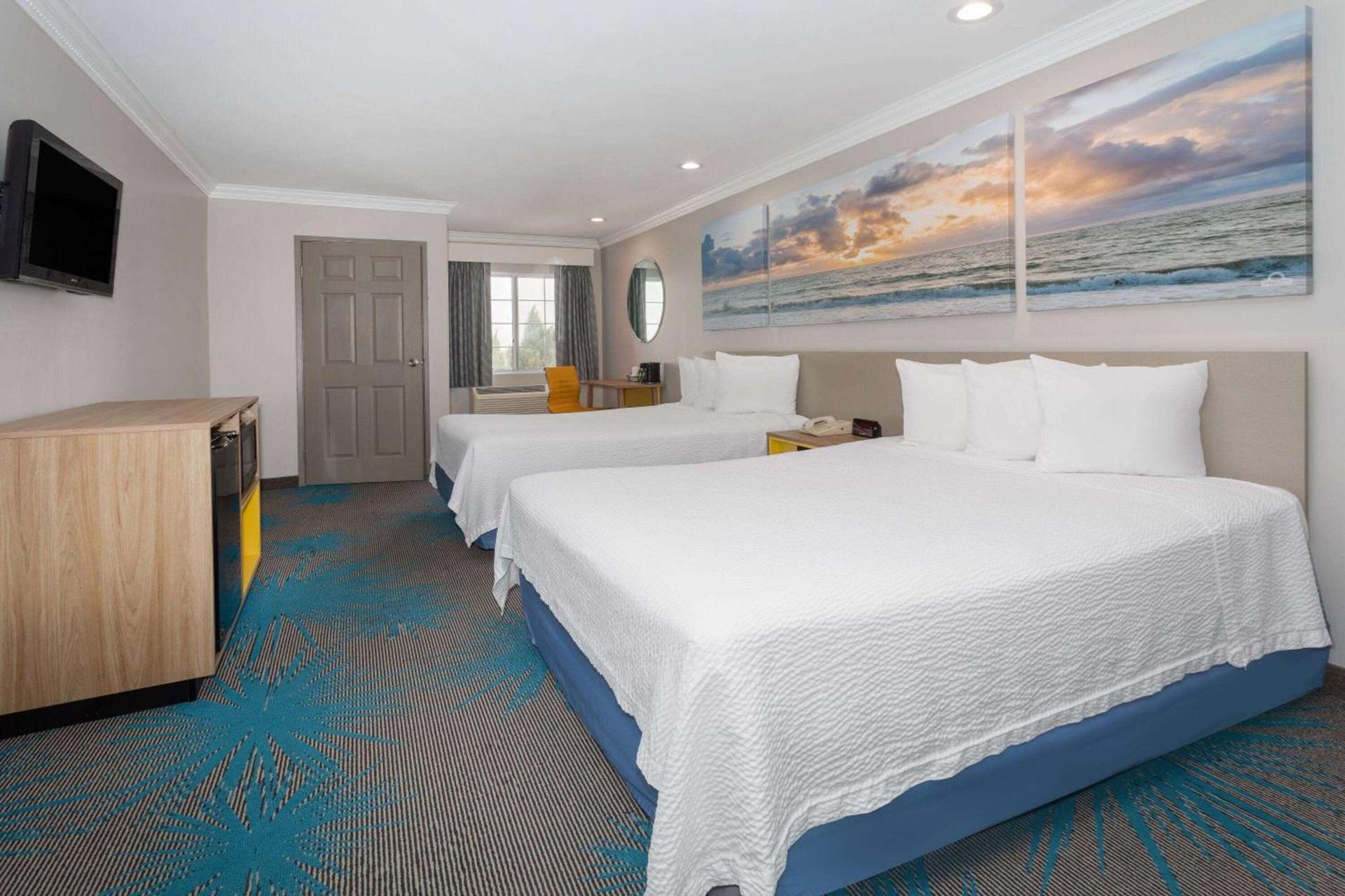 Days Inn by Wyndham Santa Monica photo 48