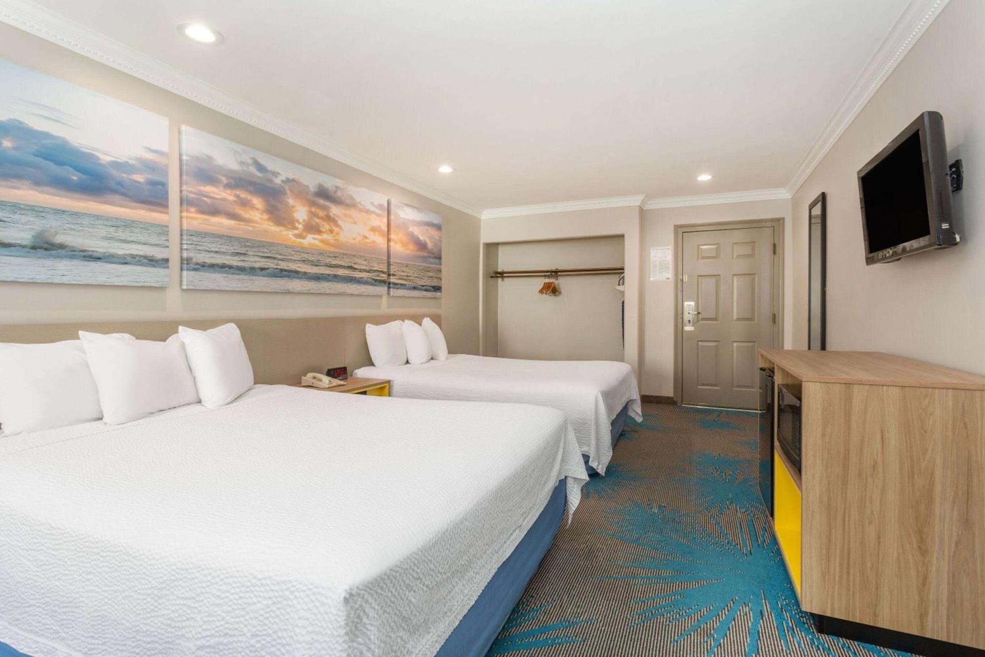Days Inn by Wyndham Santa Monica photo 49