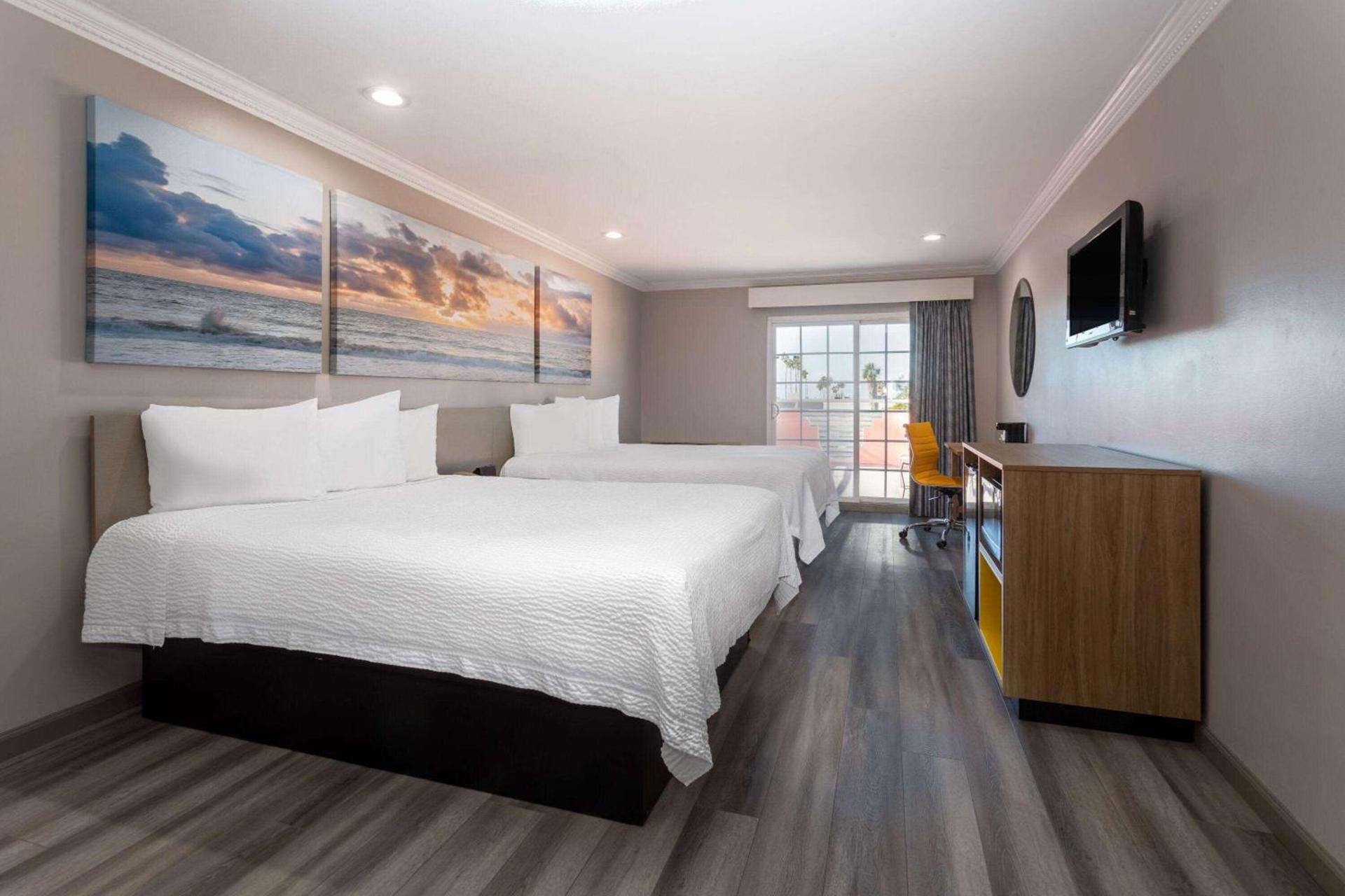 Days Inn by Wyndham Santa Monica photo 51